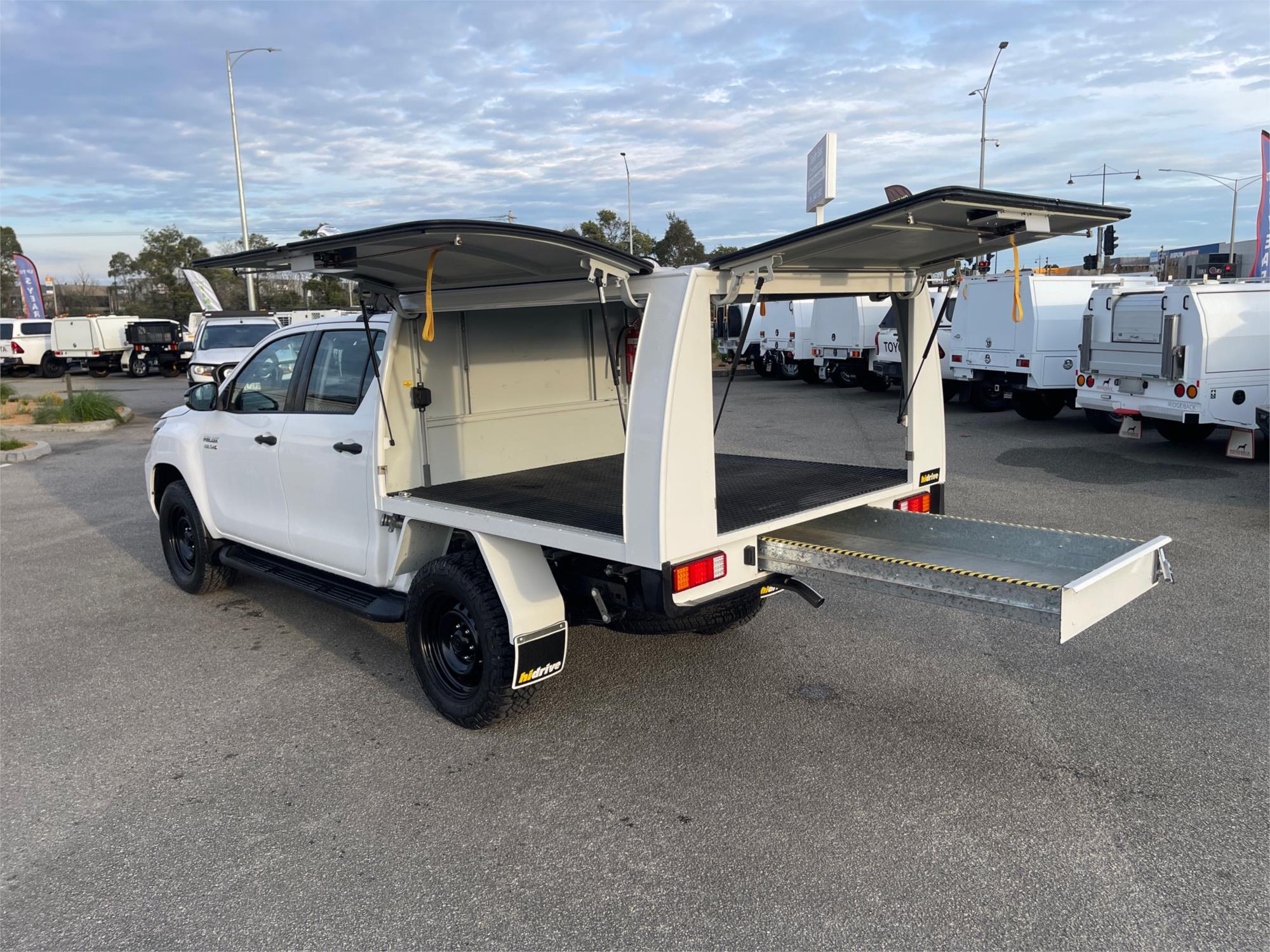 
								2021 Toyota Hilux SR full									