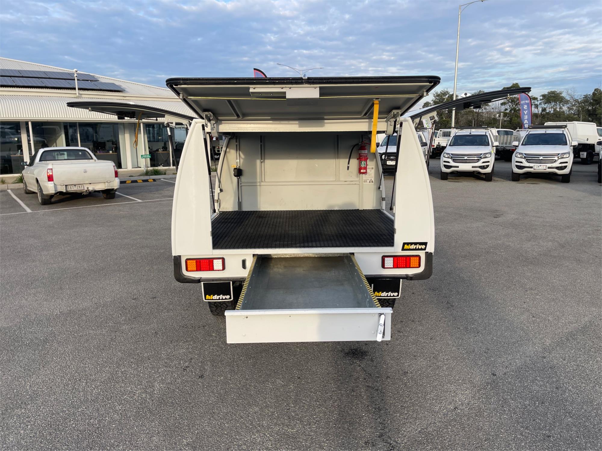 
								2021 Toyota Hilux SR full									