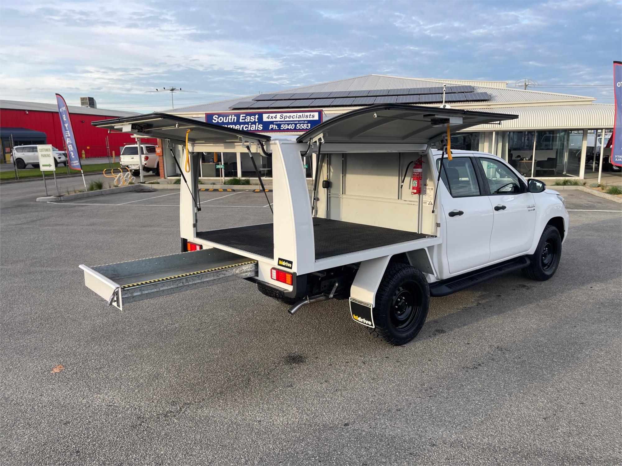 
								2021 Toyota Hilux SR full									