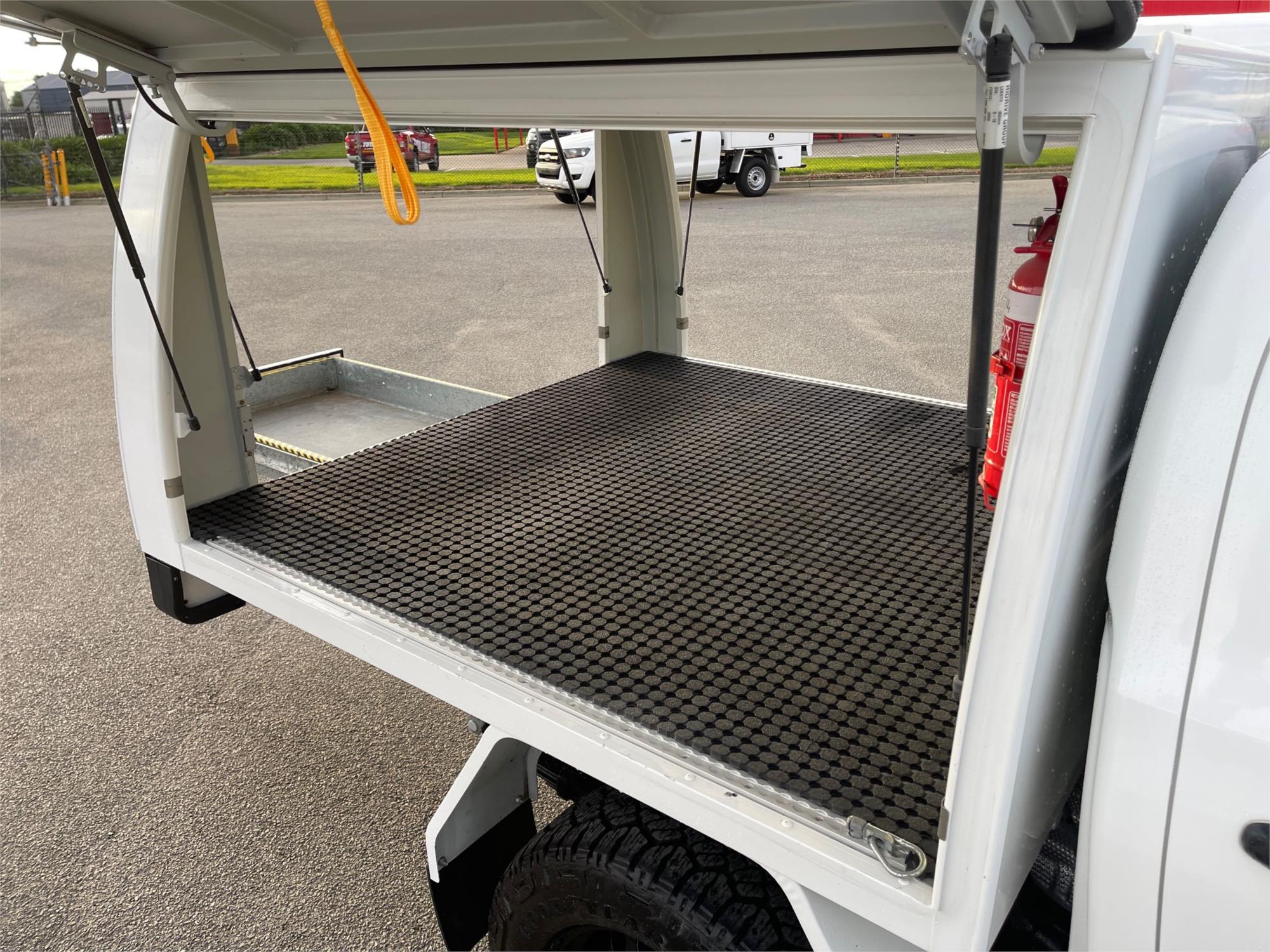 
								2021 Toyota Hilux SR full									