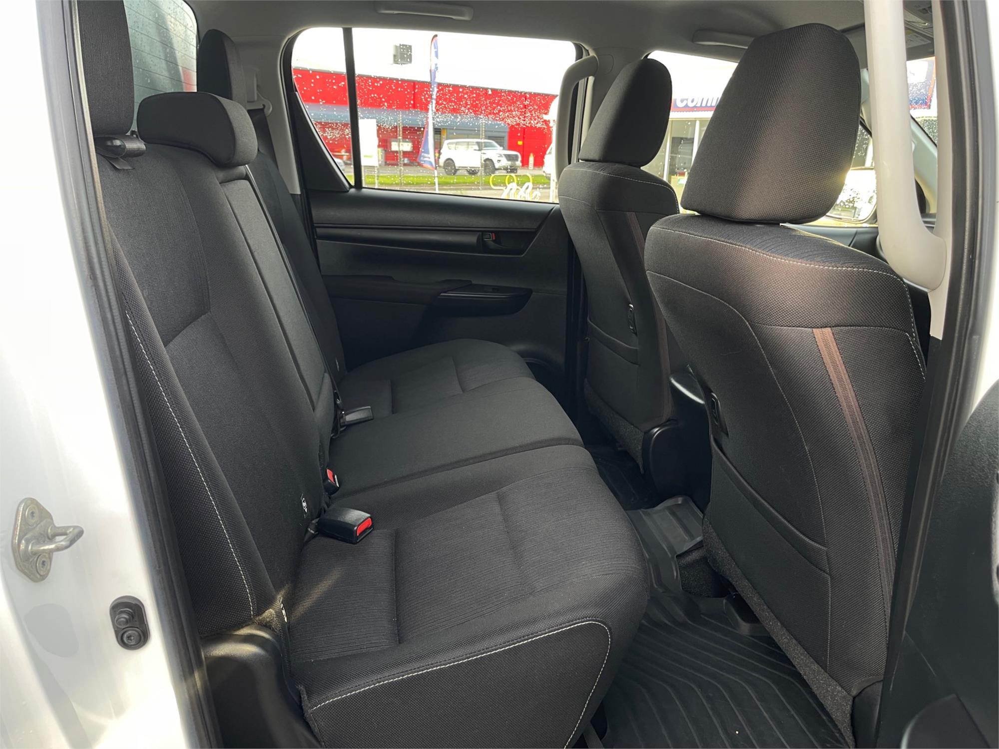 
								2021 Toyota Hilux SR full									