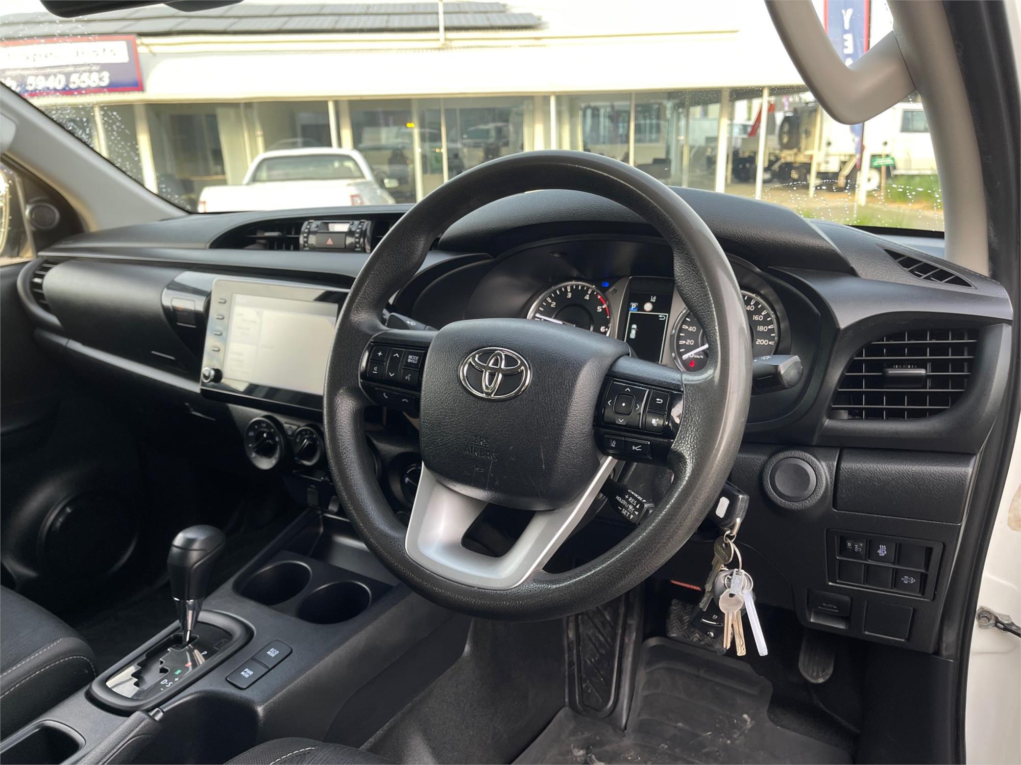 
								2021 Toyota Hilux SR full									