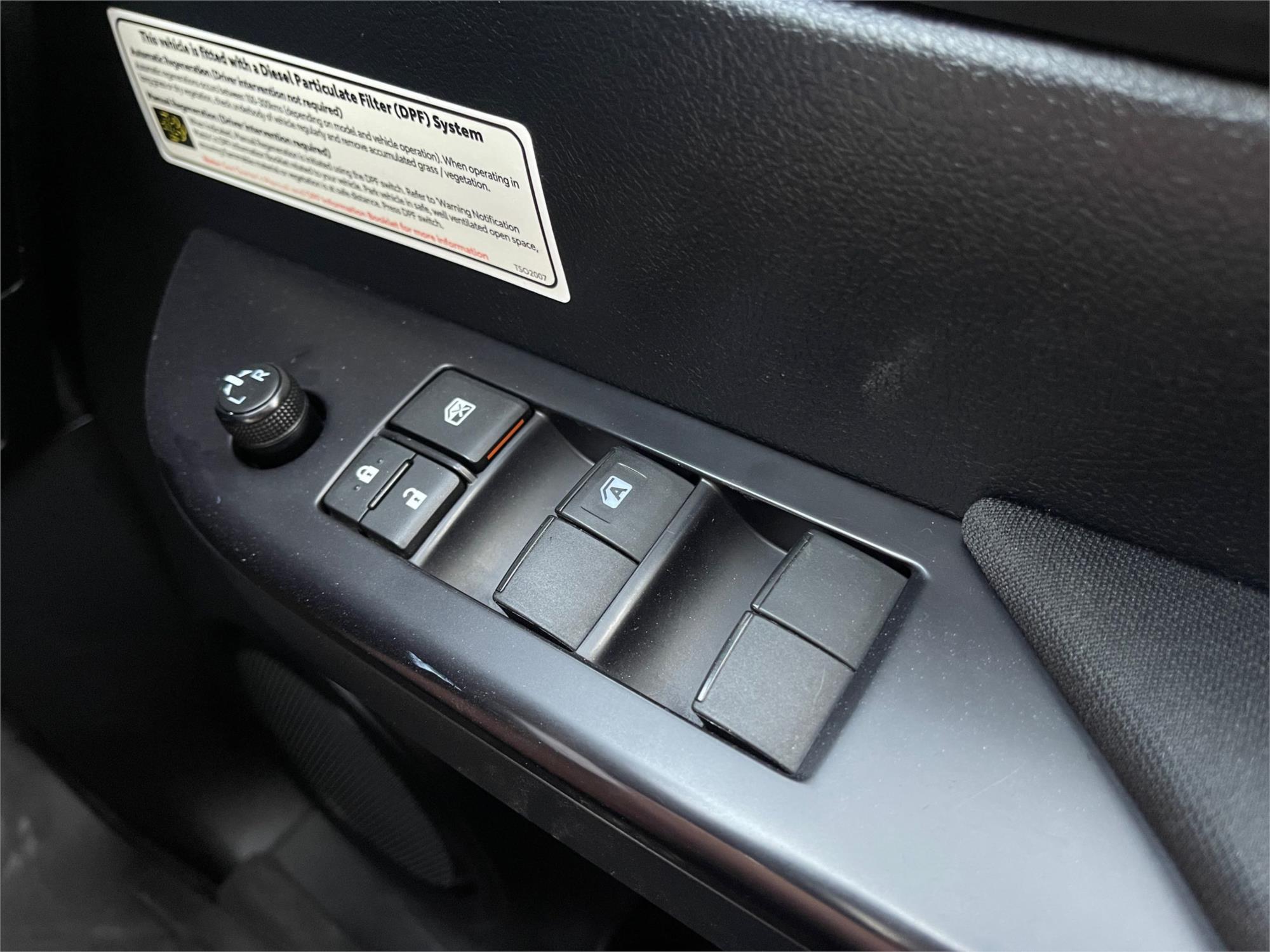 
								2021 Toyota Hilux SR full									