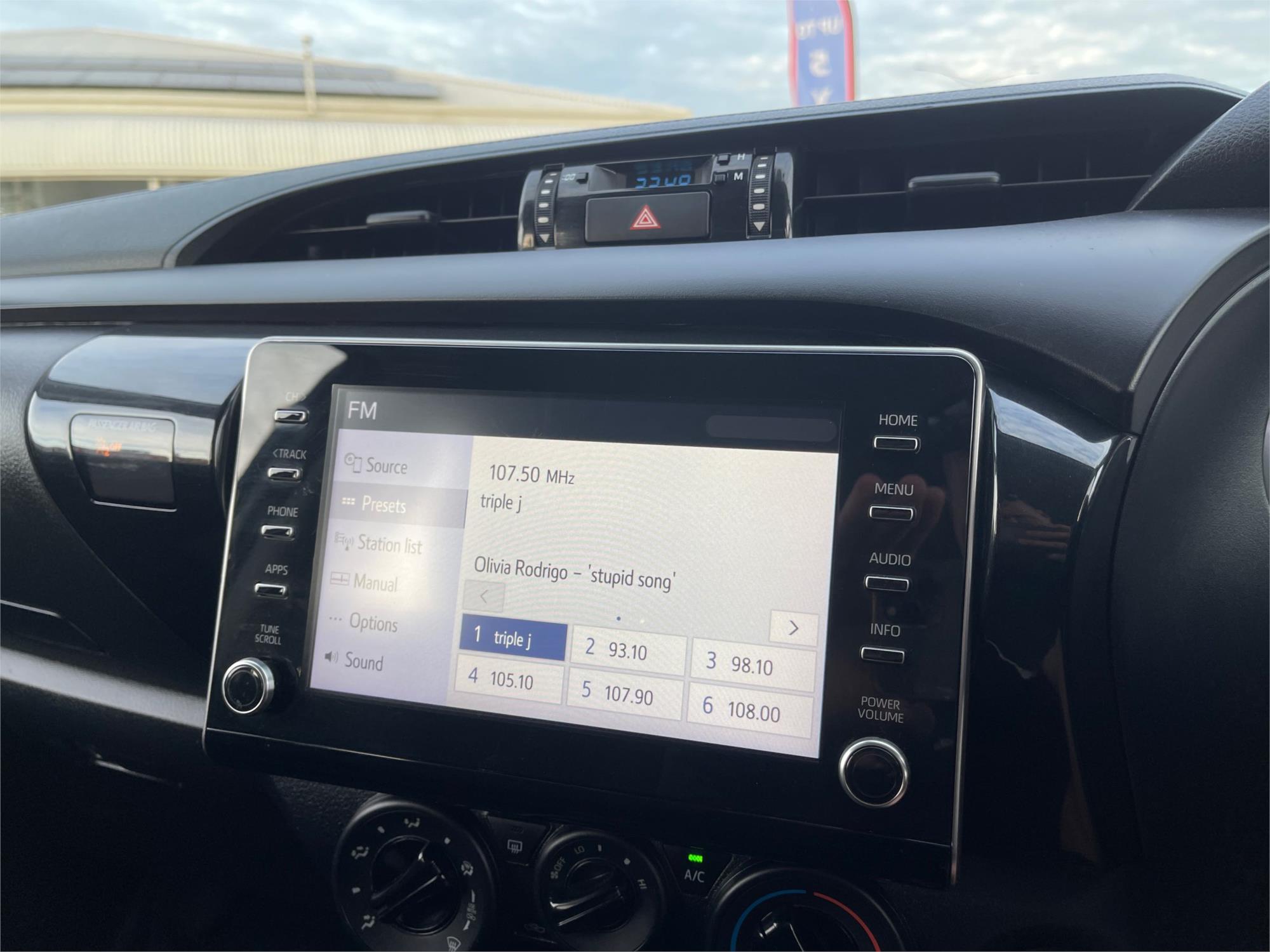 
								2021 Toyota Hilux SR full									