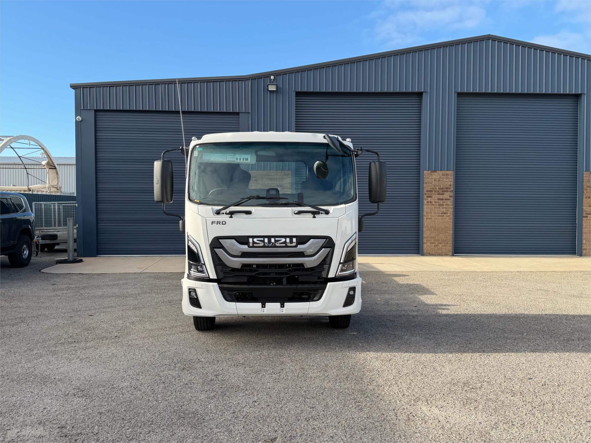 
								2025 Isuzu F Series full									