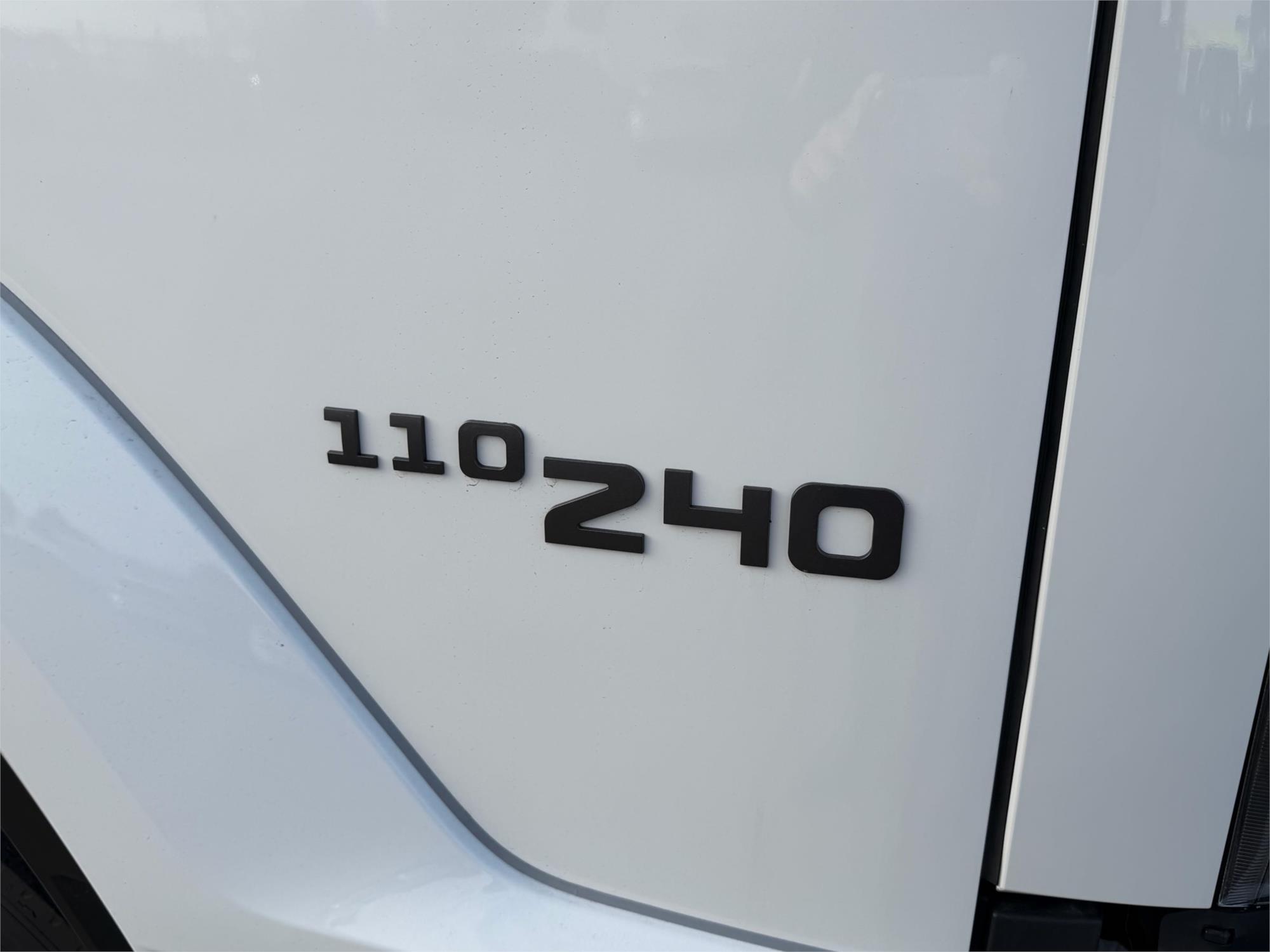 
								2025 Isuzu F Series full									