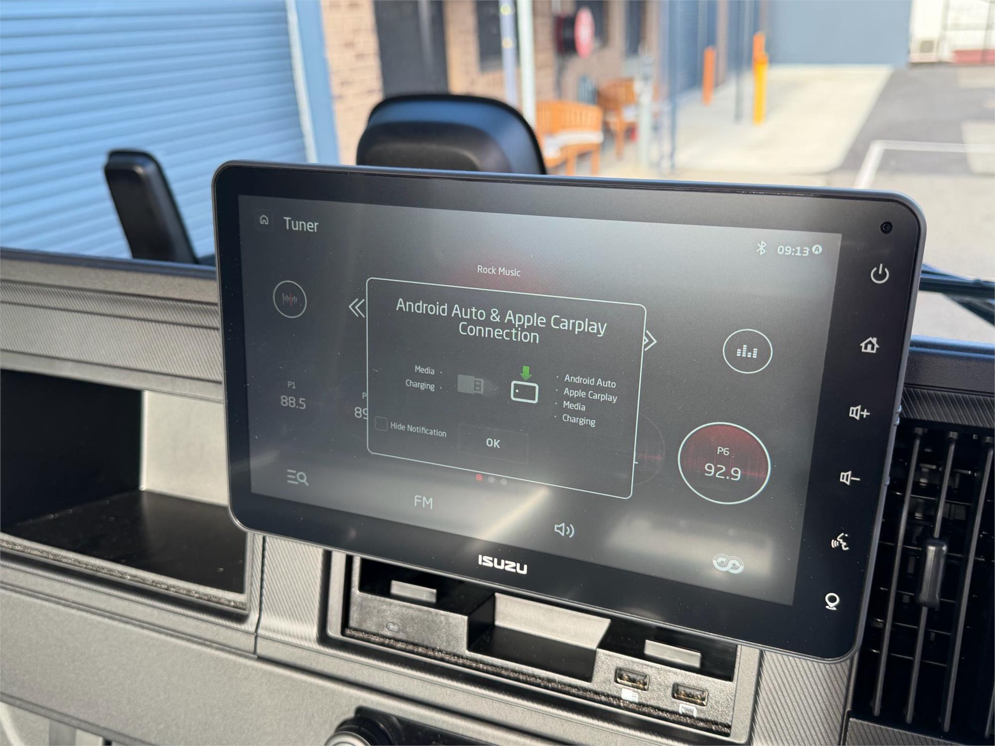 
								2025 Isuzu F Series full									