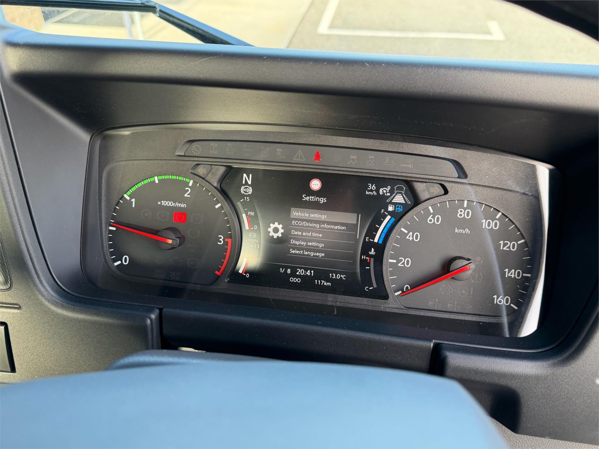 
								2025 Isuzu F Series full									