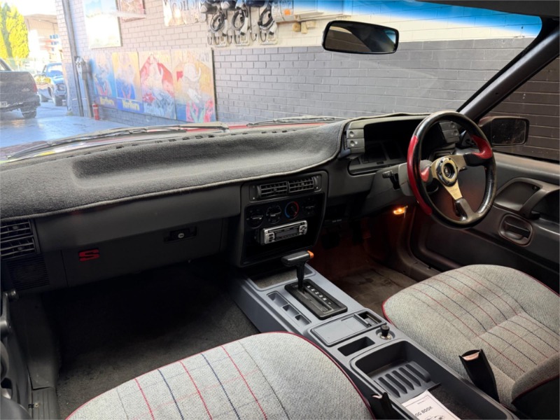 
								Ford Falcon Sedan (1985) full									