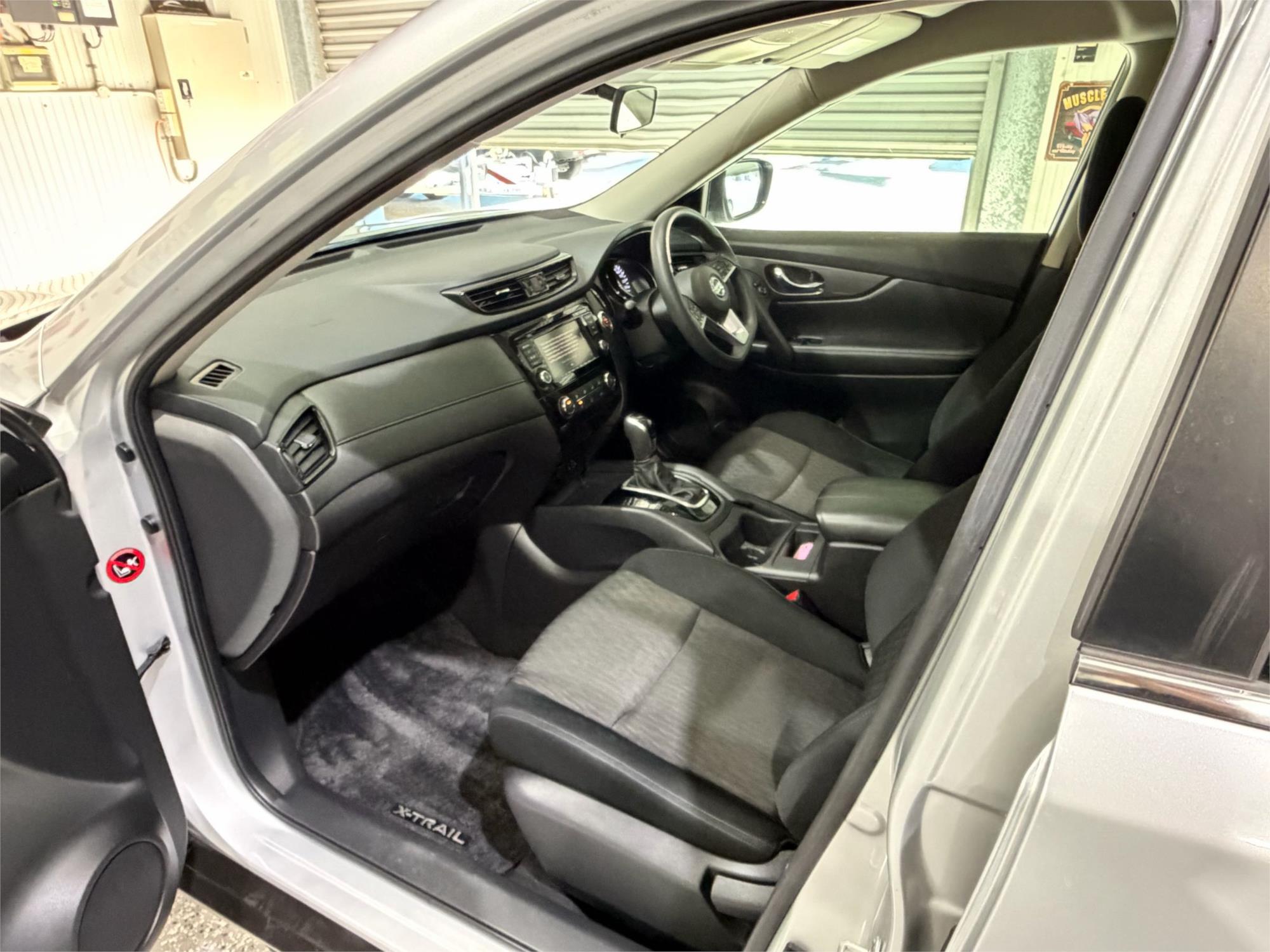 
								2022 Nissan X-TRAIL ST full									