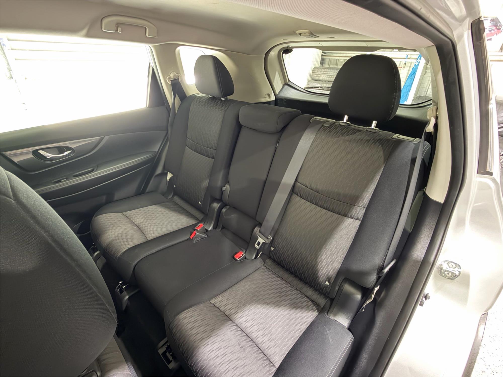 
								2022 Nissan X-TRAIL ST full									
