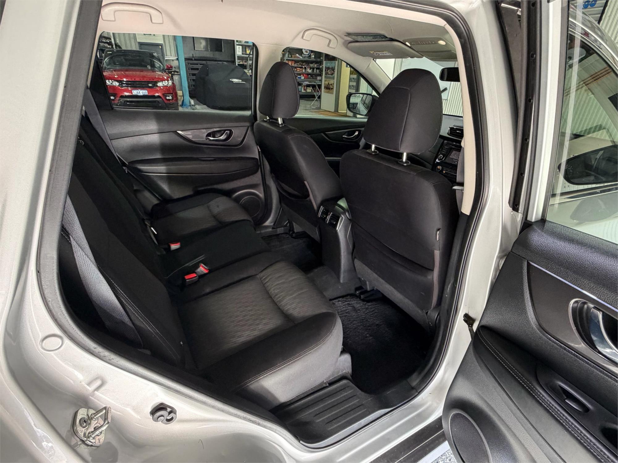 
								2022 Nissan X-TRAIL ST full									