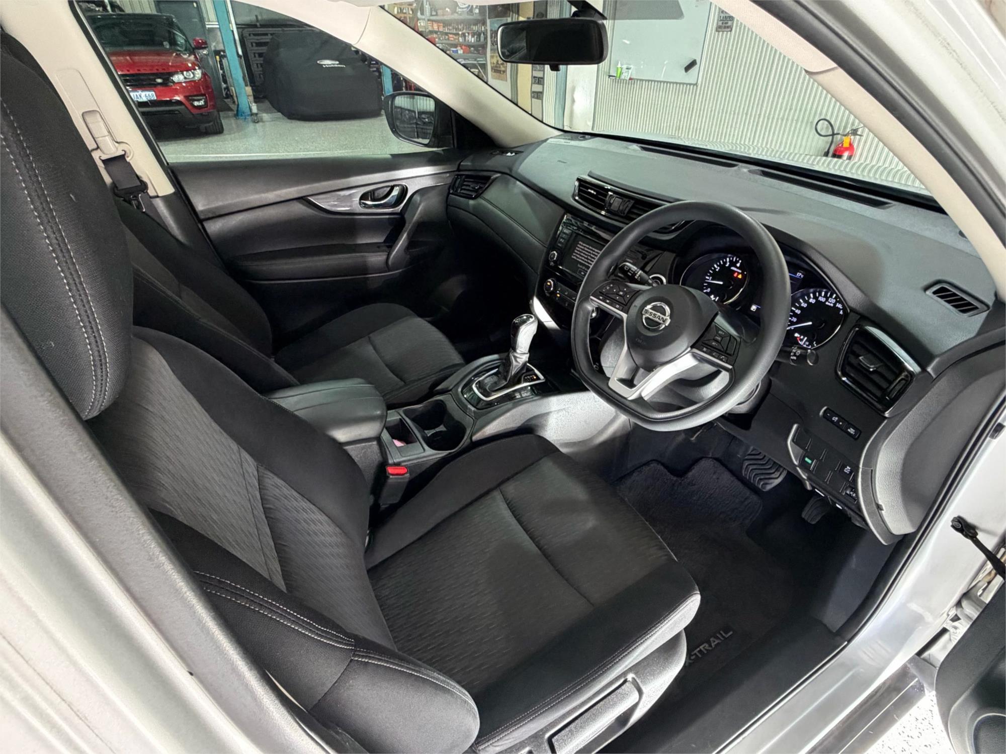 
								2022 Nissan X-TRAIL ST full									