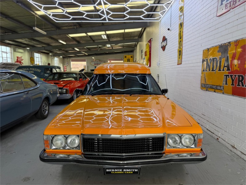 
								Holden Sandman Van HX (1976) full									