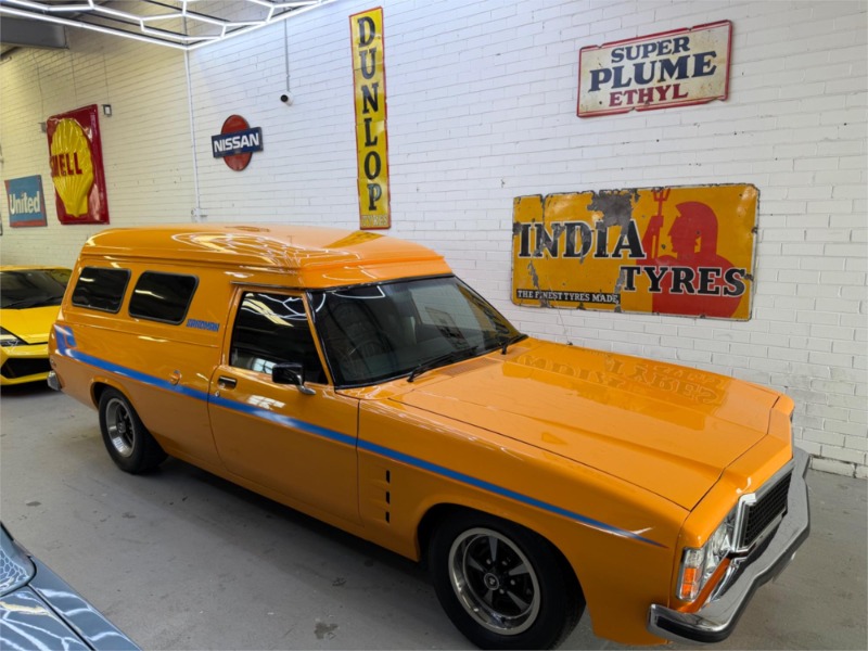 
								Holden Sandman Van HX (1976) full									