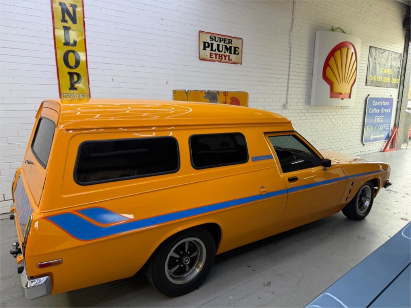 
								Holden Sandman Van HX (1976) full									