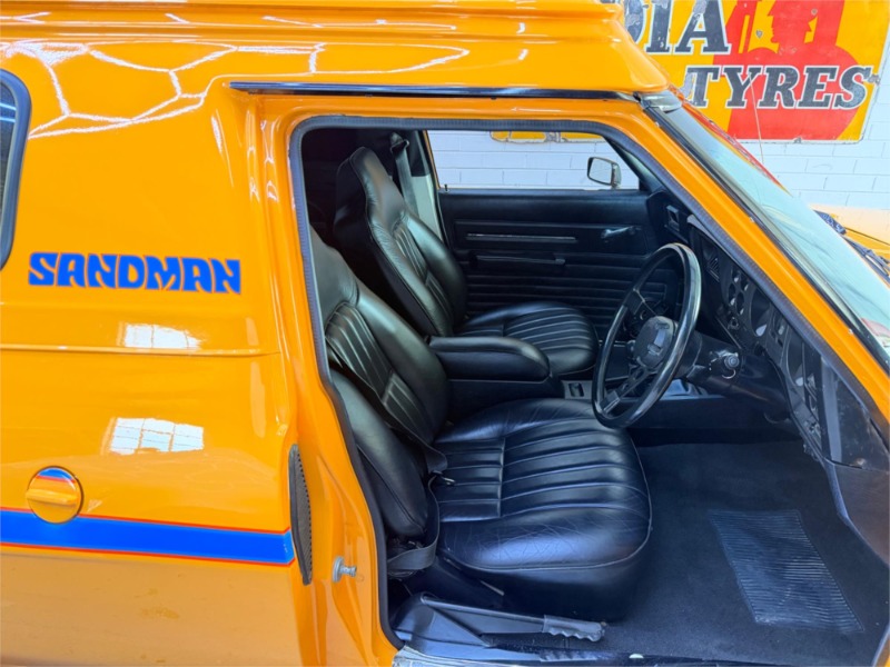 
								Holden Sandman Van HX (1976) full									