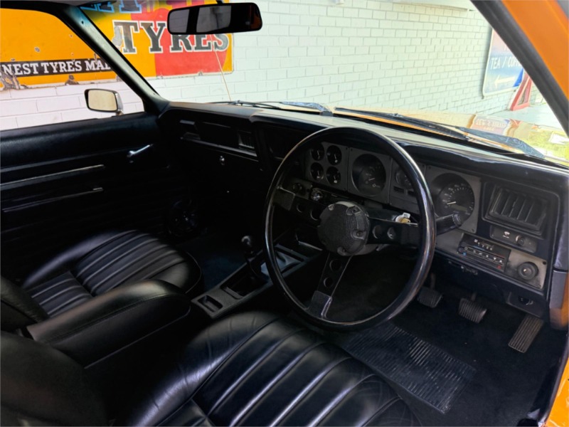 
								Holden Sandman Van HX (1976) full									