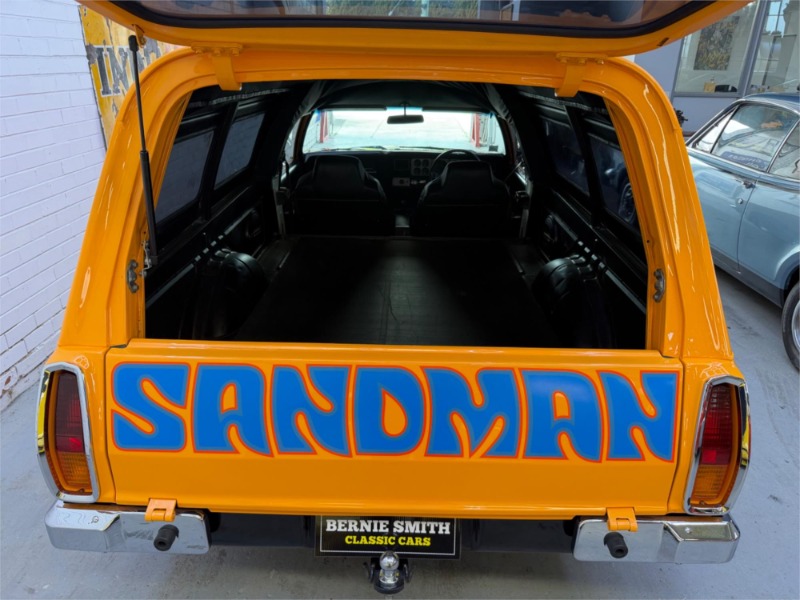 
								Holden Sandman Van HX (1976) full									