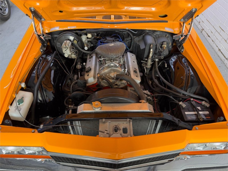 
								Holden Sandman Van HX (1976) full									