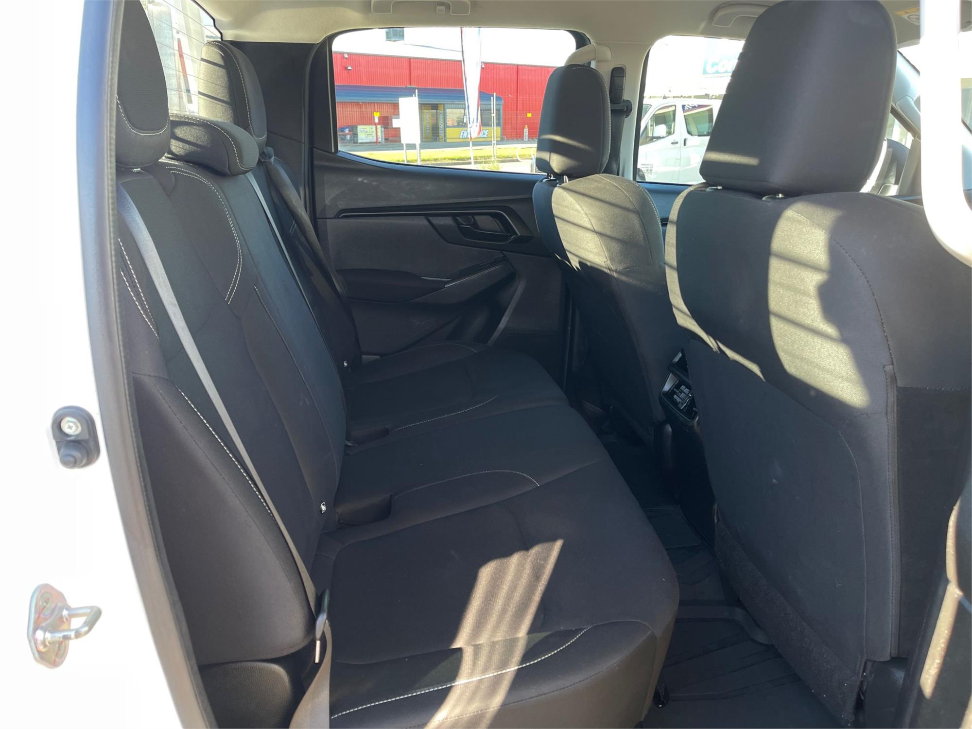 
								2024 Isuzu D-MAX SX full									
