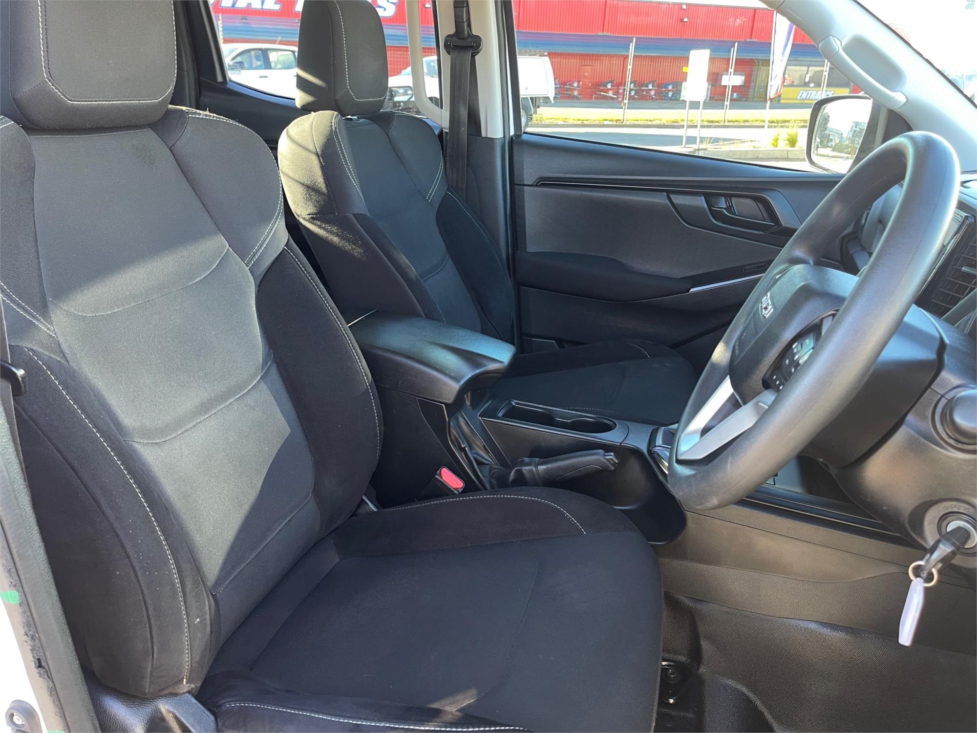 
								2024 Isuzu D-MAX SX full									