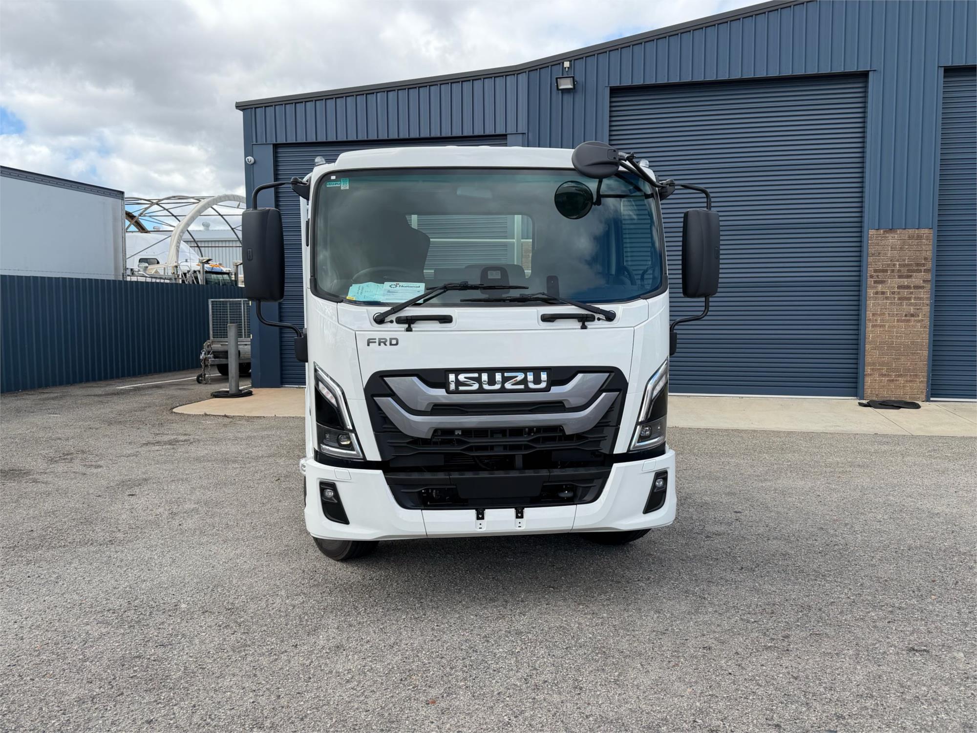 
								2025 Isuzu F Series full									