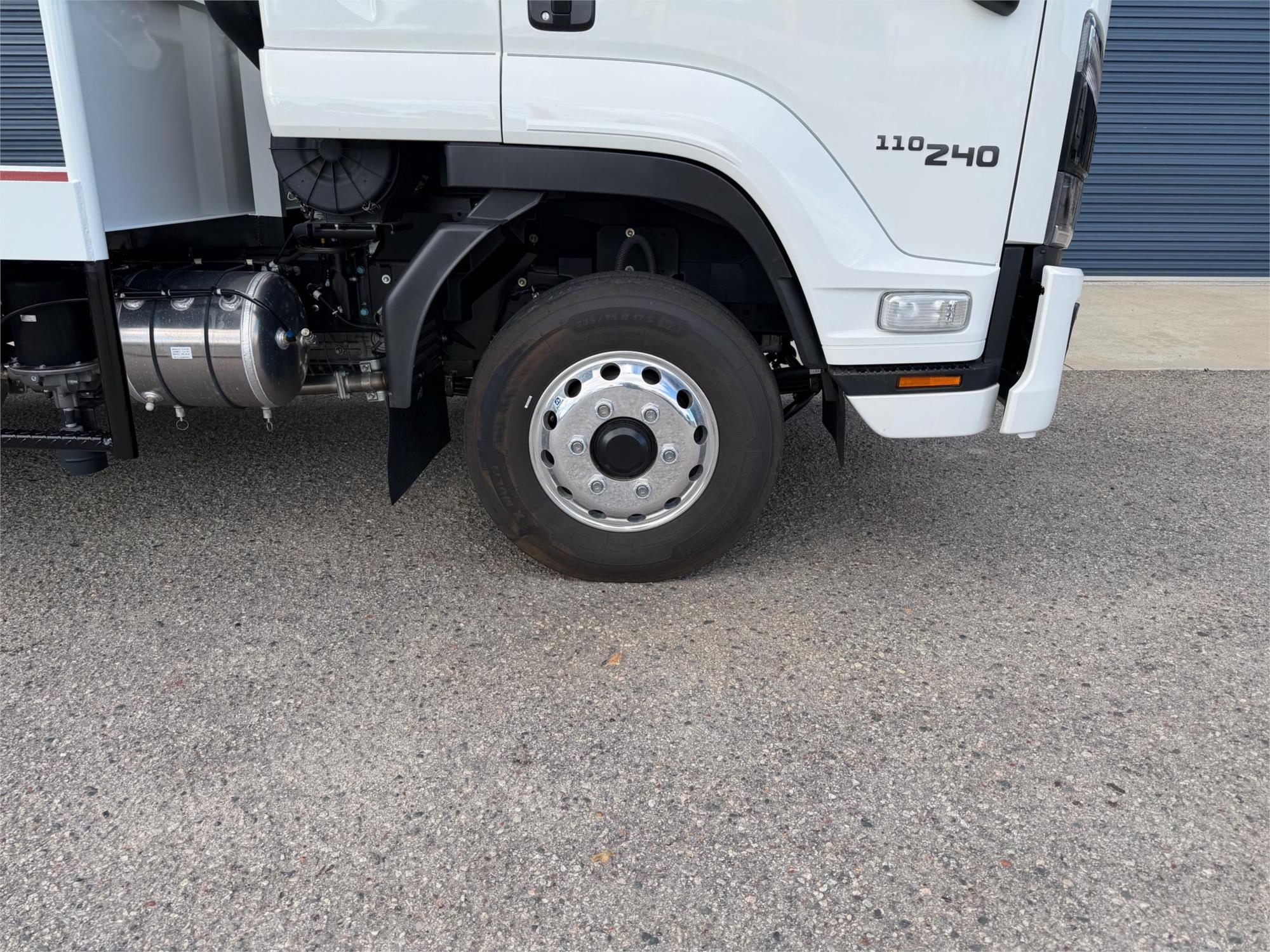 
								2025 Isuzu F Series full									