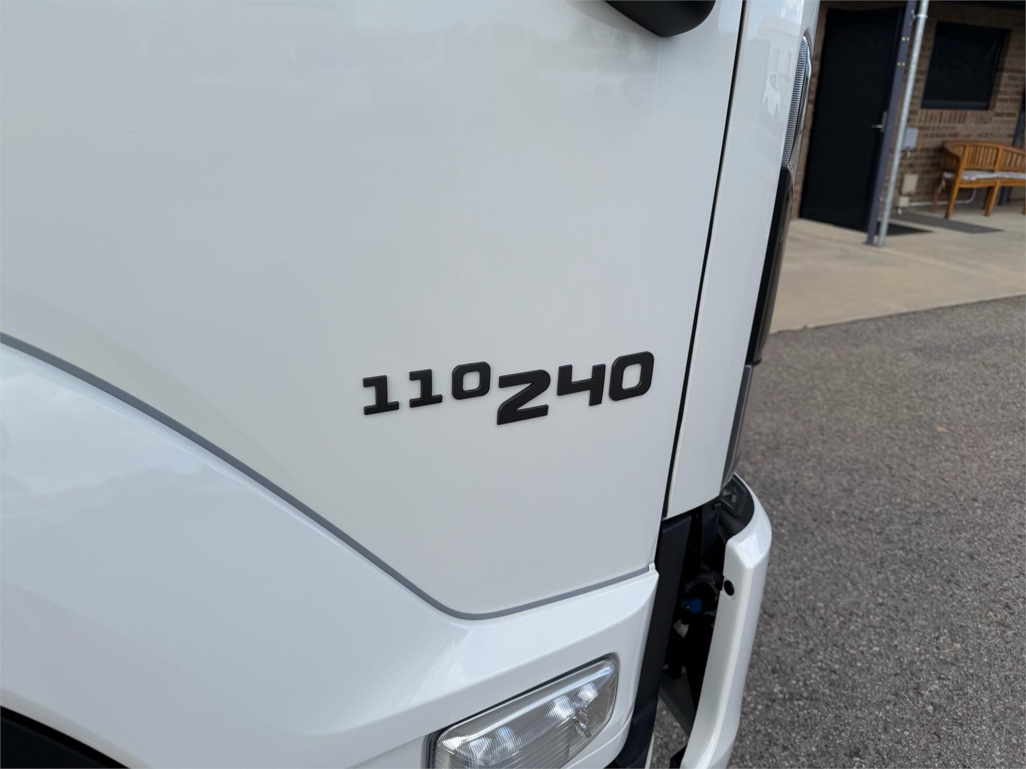 
								2025 Isuzu F Series full									