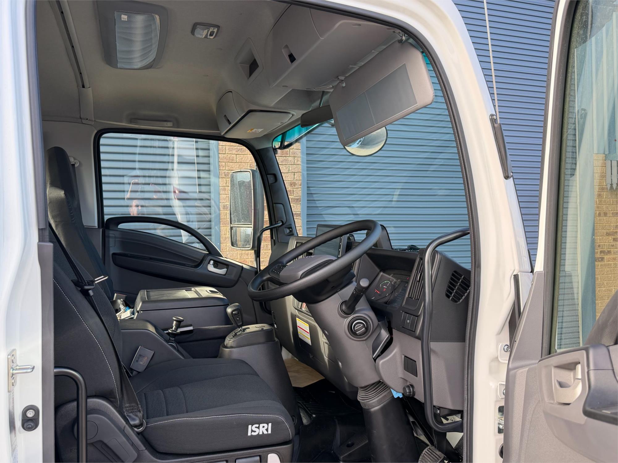 
								2025 Isuzu F Series full									