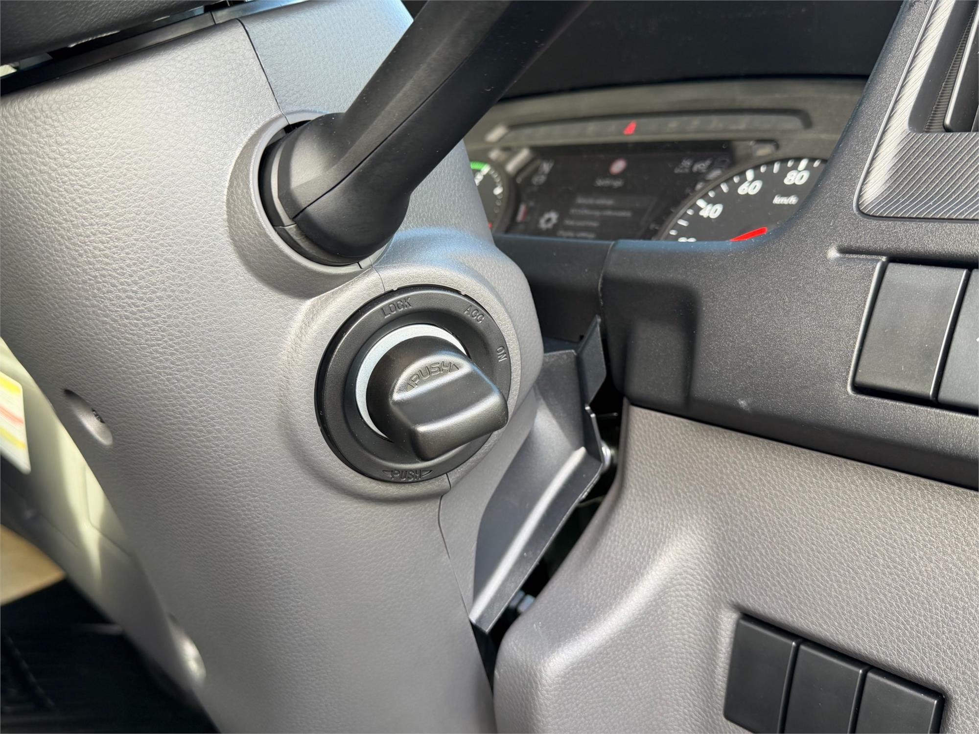 
								2025 Isuzu F Series full									