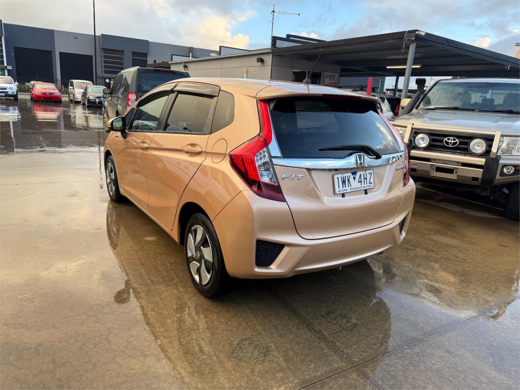 
								2014 HONDA FIT (HYBRID) full									
