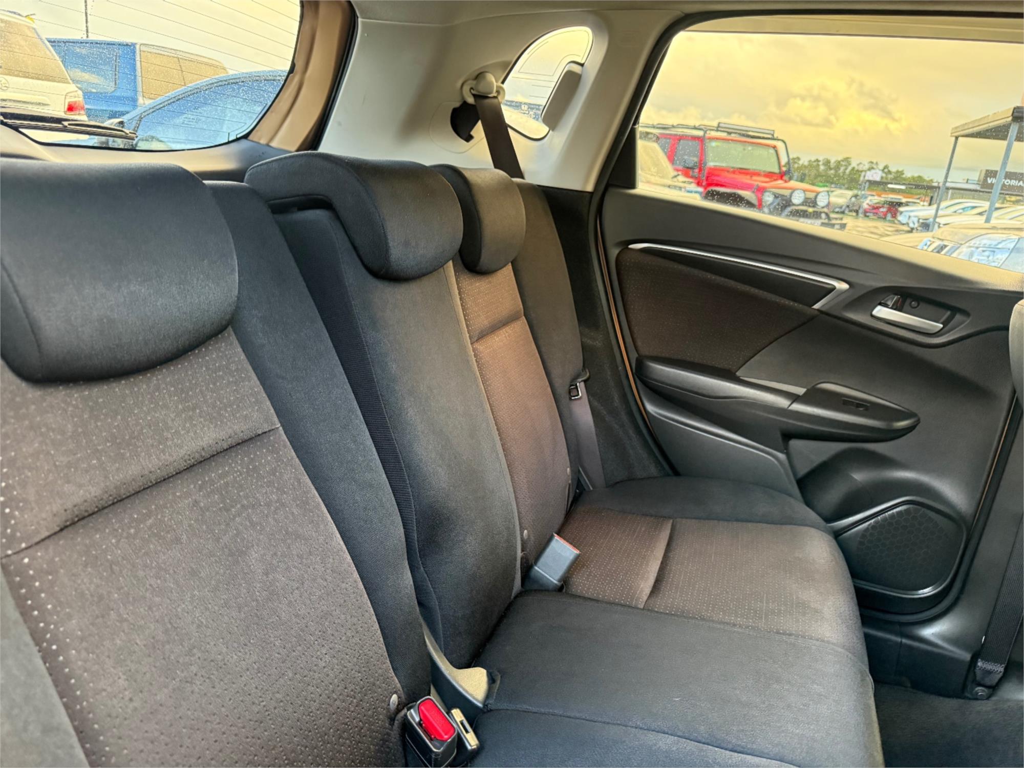 
								2014 HONDA FIT (HYBRID) full									
