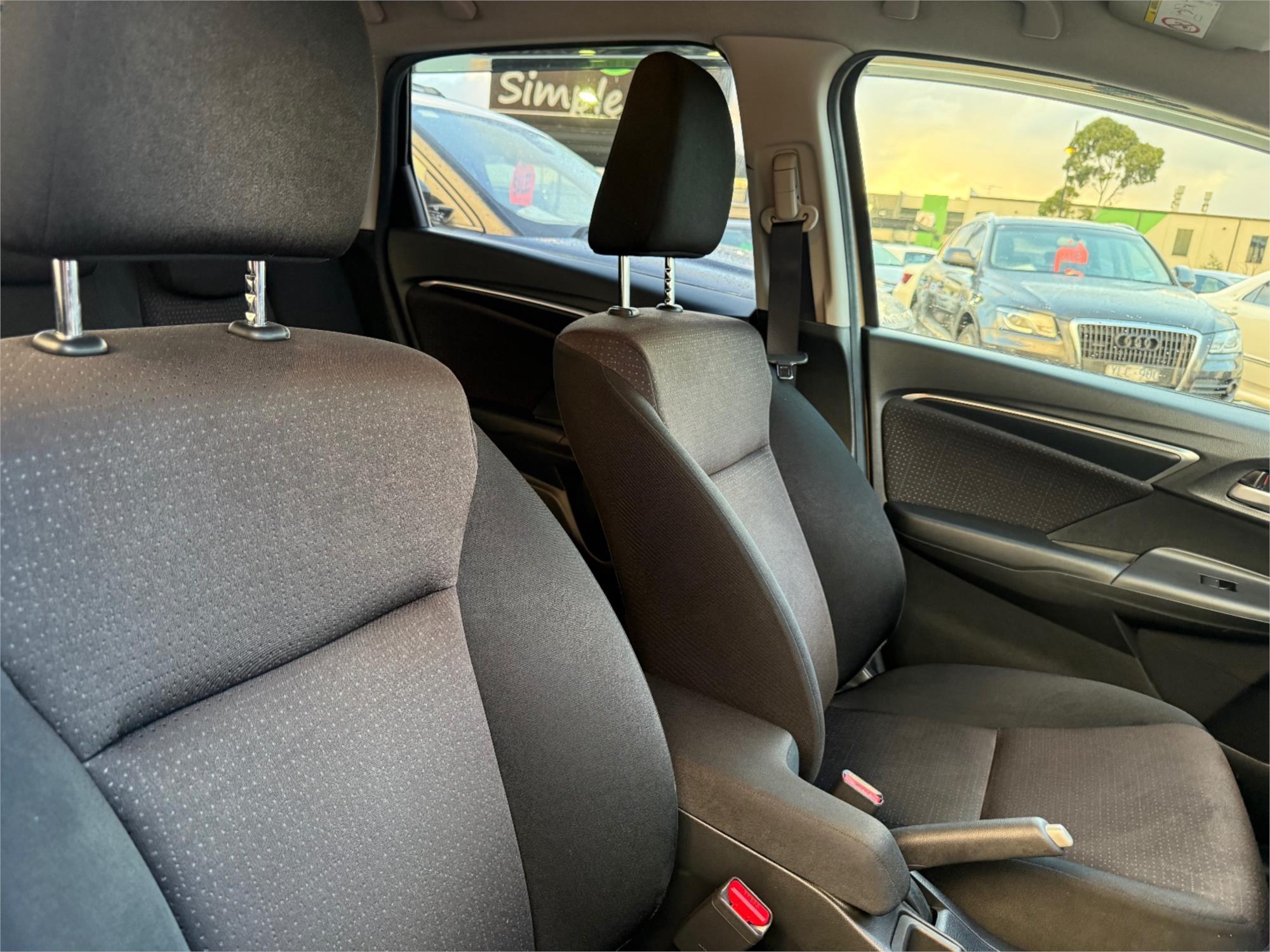 
								2014 HONDA FIT (HYBRID) full									