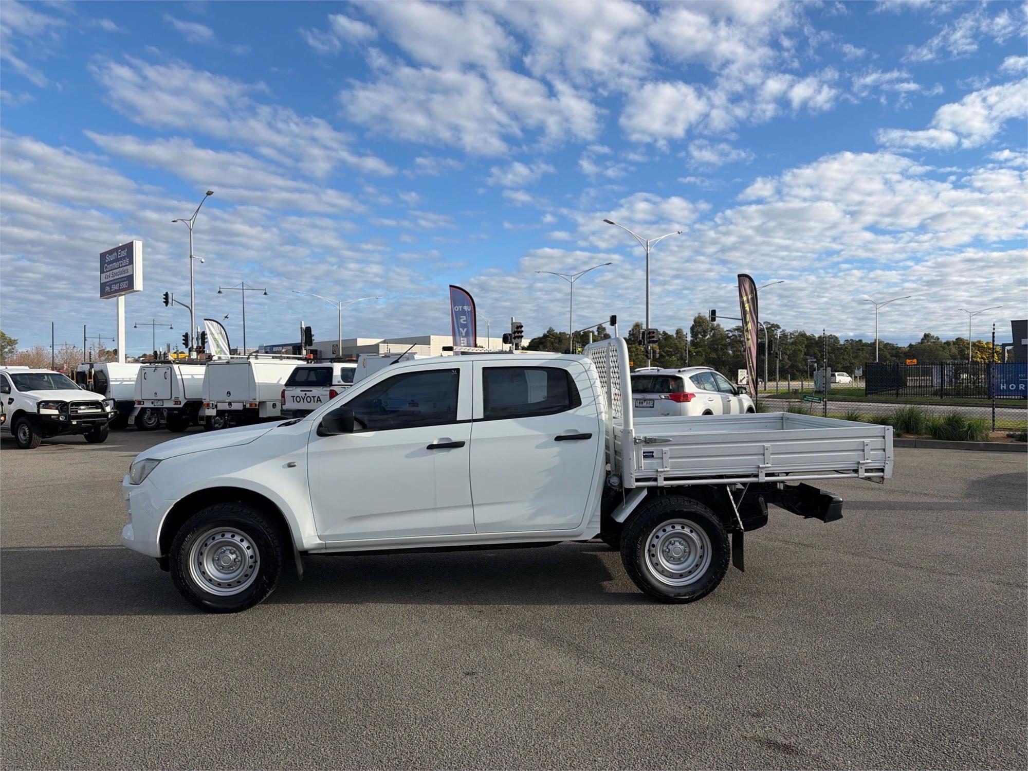 
								2022 Isuzu D-MAX SX full									