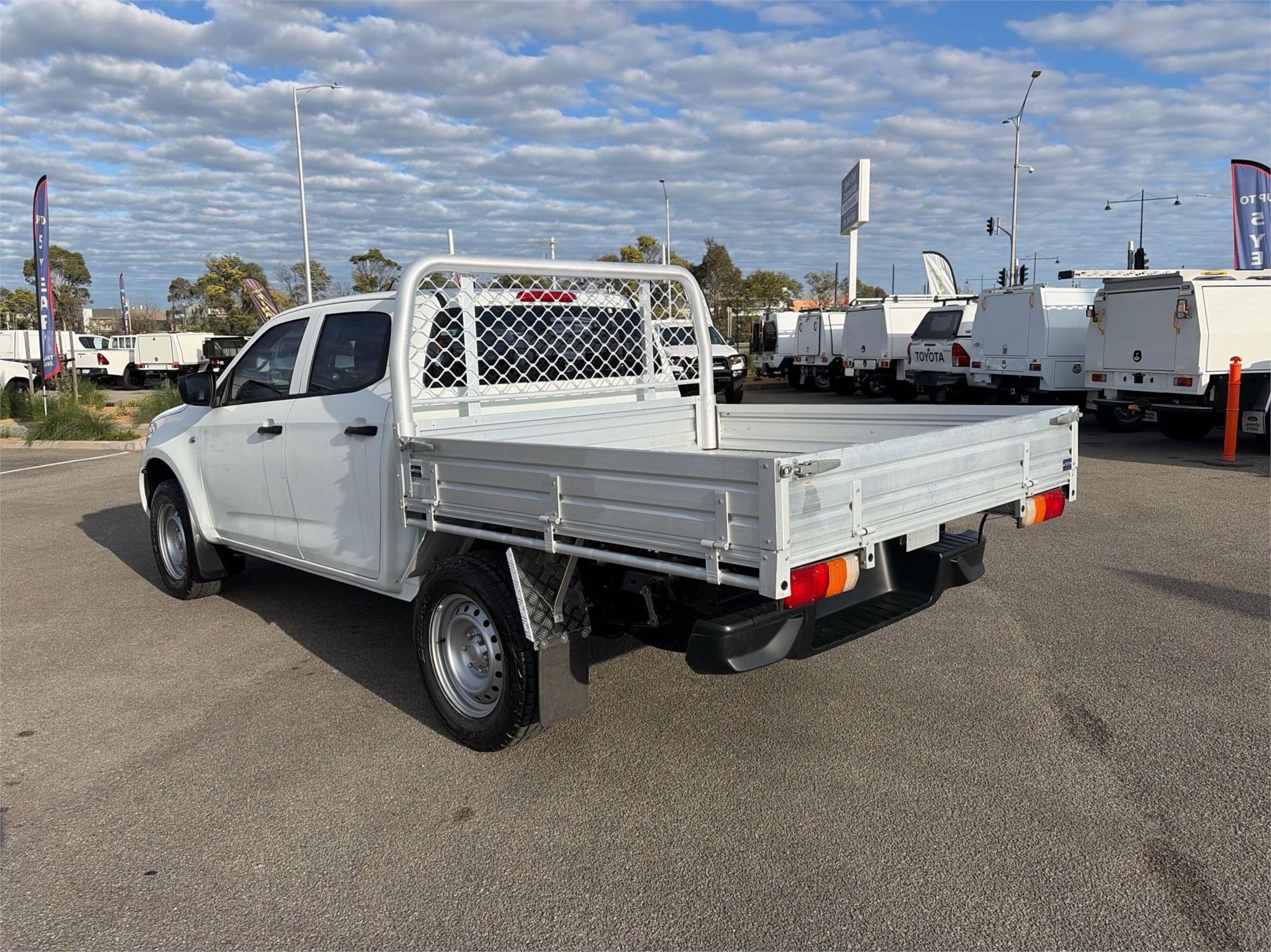 
								2022 Isuzu D-MAX SX full									