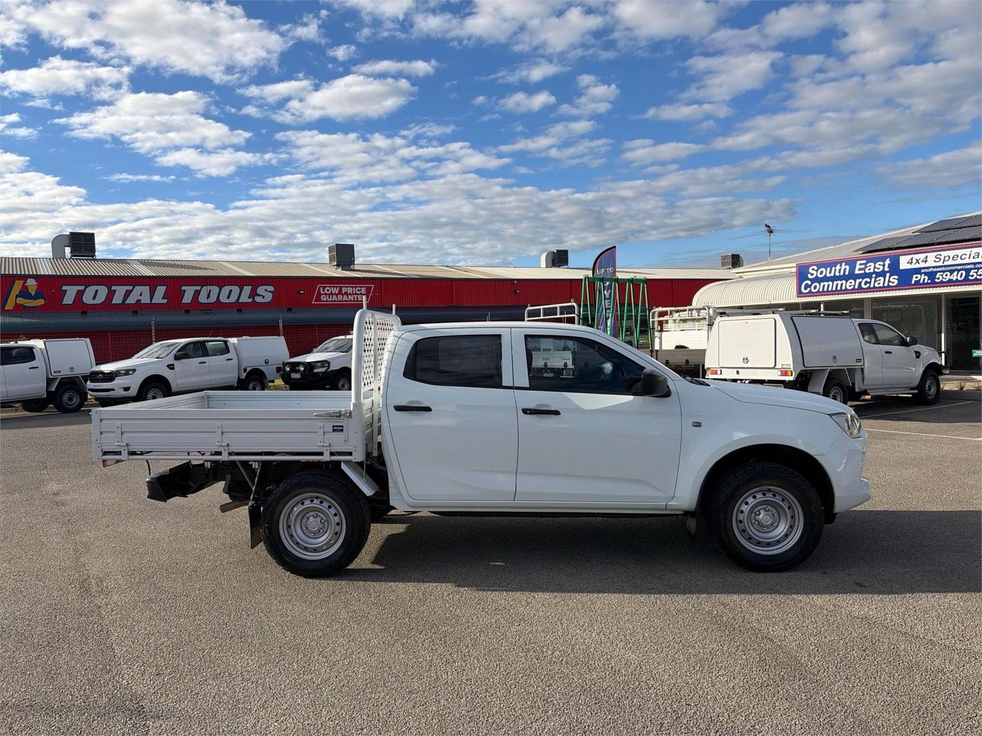 
								2022 Isuzu D-MAX SX full									