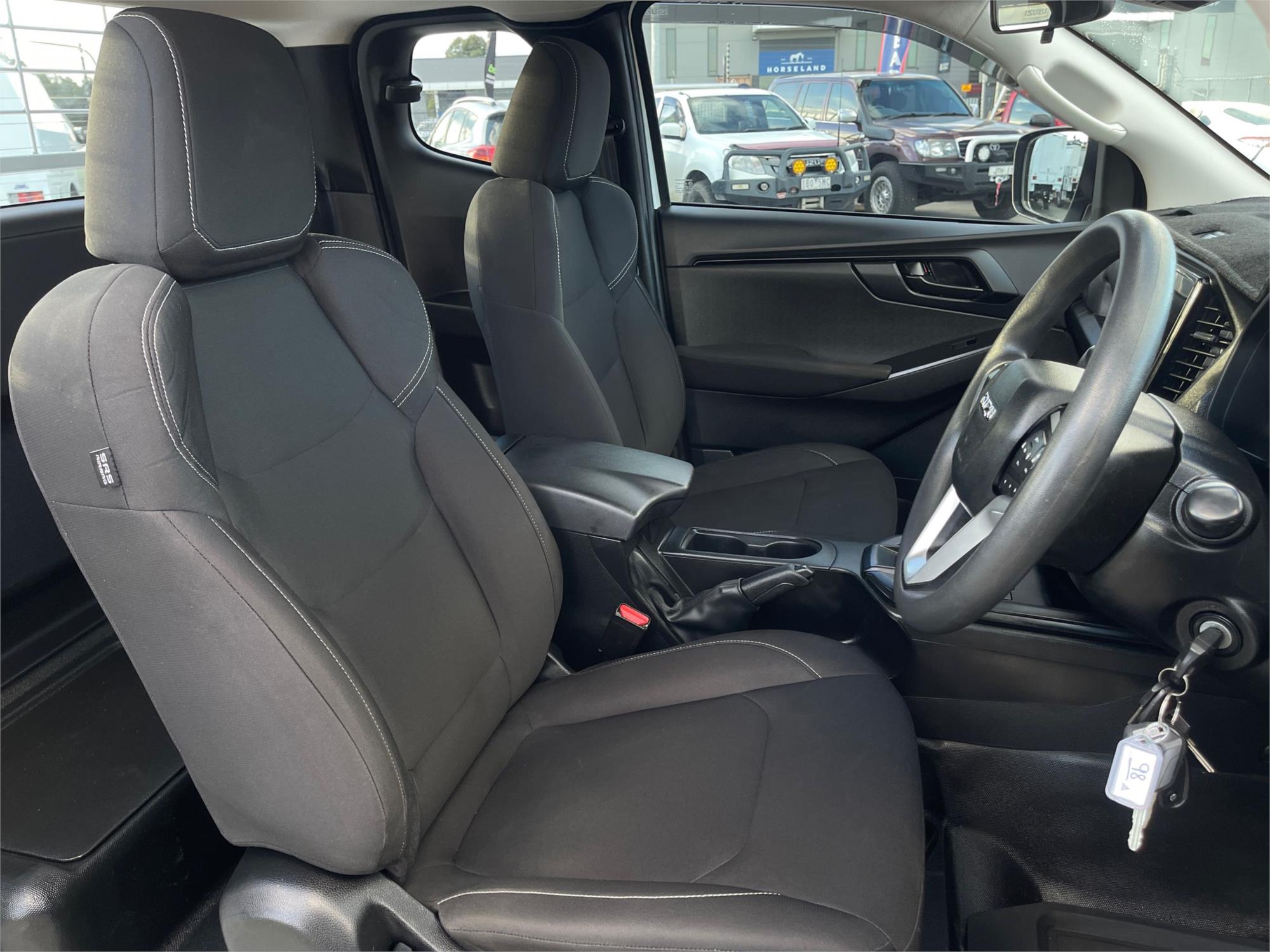 
								2021 Isuzu D-MAX SX full									