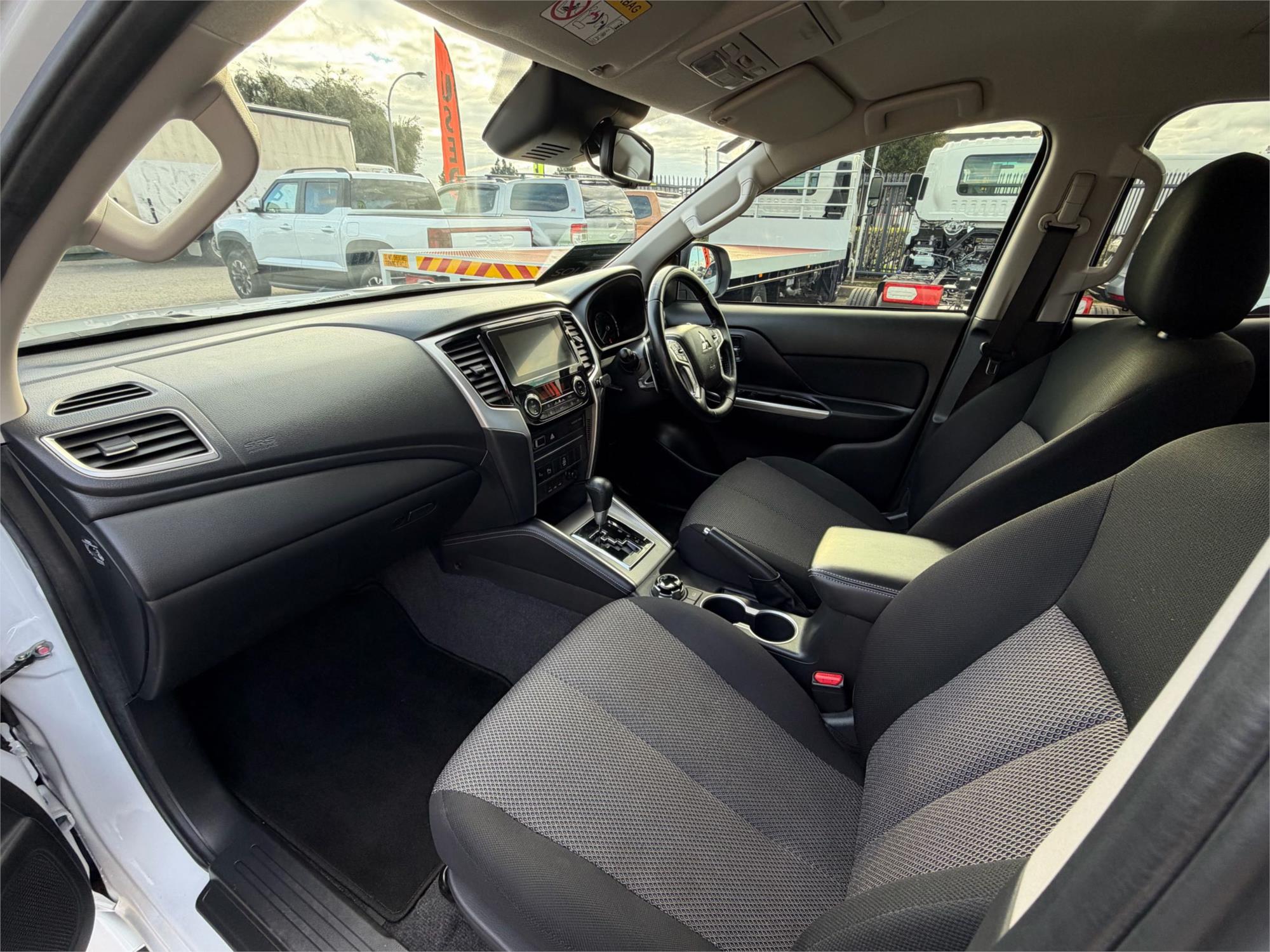 
								2021 Mitsubishi Triton GLS full									