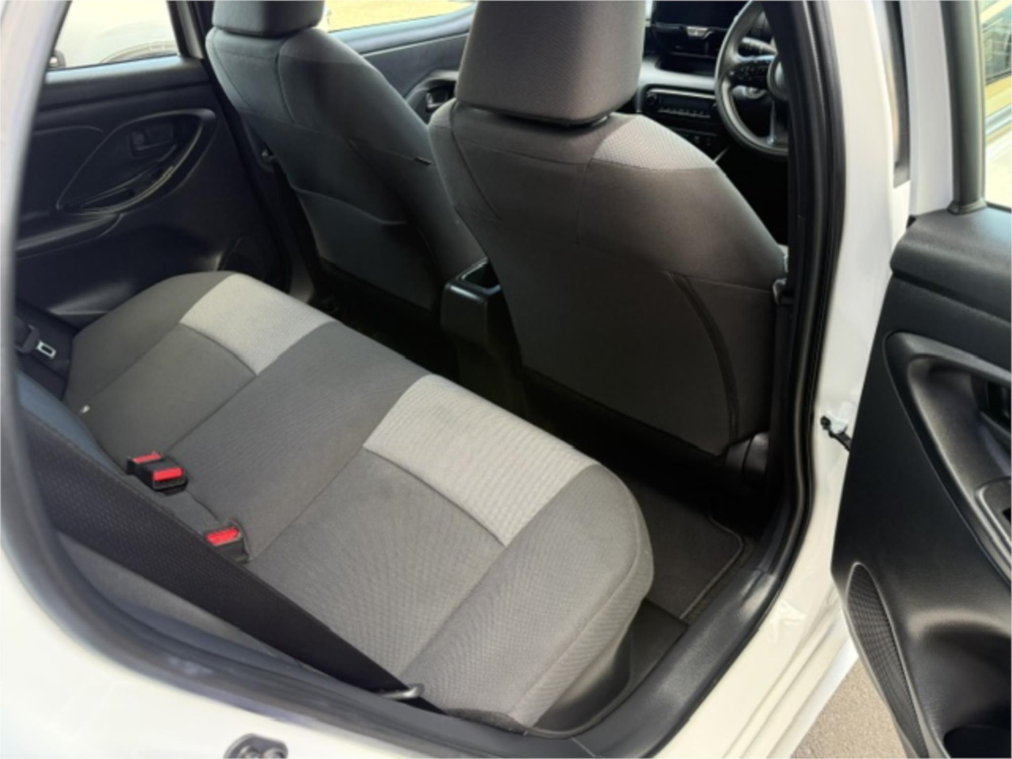
								2025 TOYOTA YARIS ASCENT SPORT full									