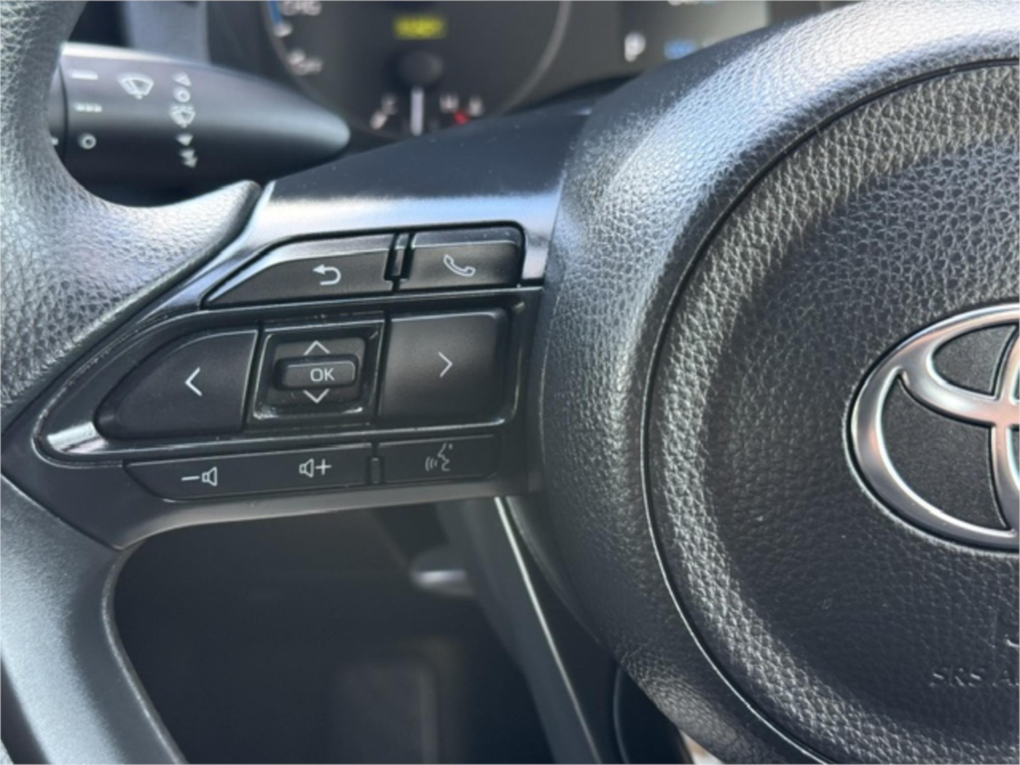 
								2025 TOYOTA YARIS ASCENT SPORT full									