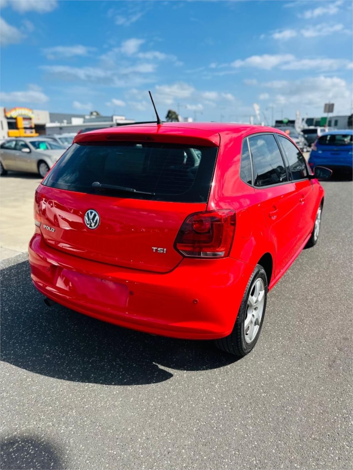 
								2010 VOLKSWAGEN POLO 77 TSI COMFORTLINE full									