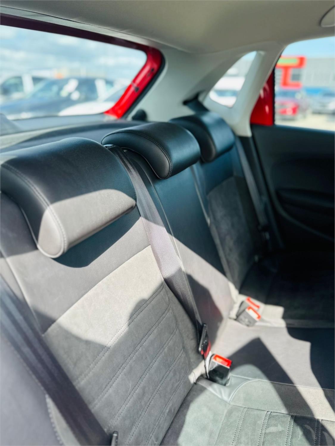 
								2010 VOLKSWAGEN POLO 77 TSI COMFORTLINE full									