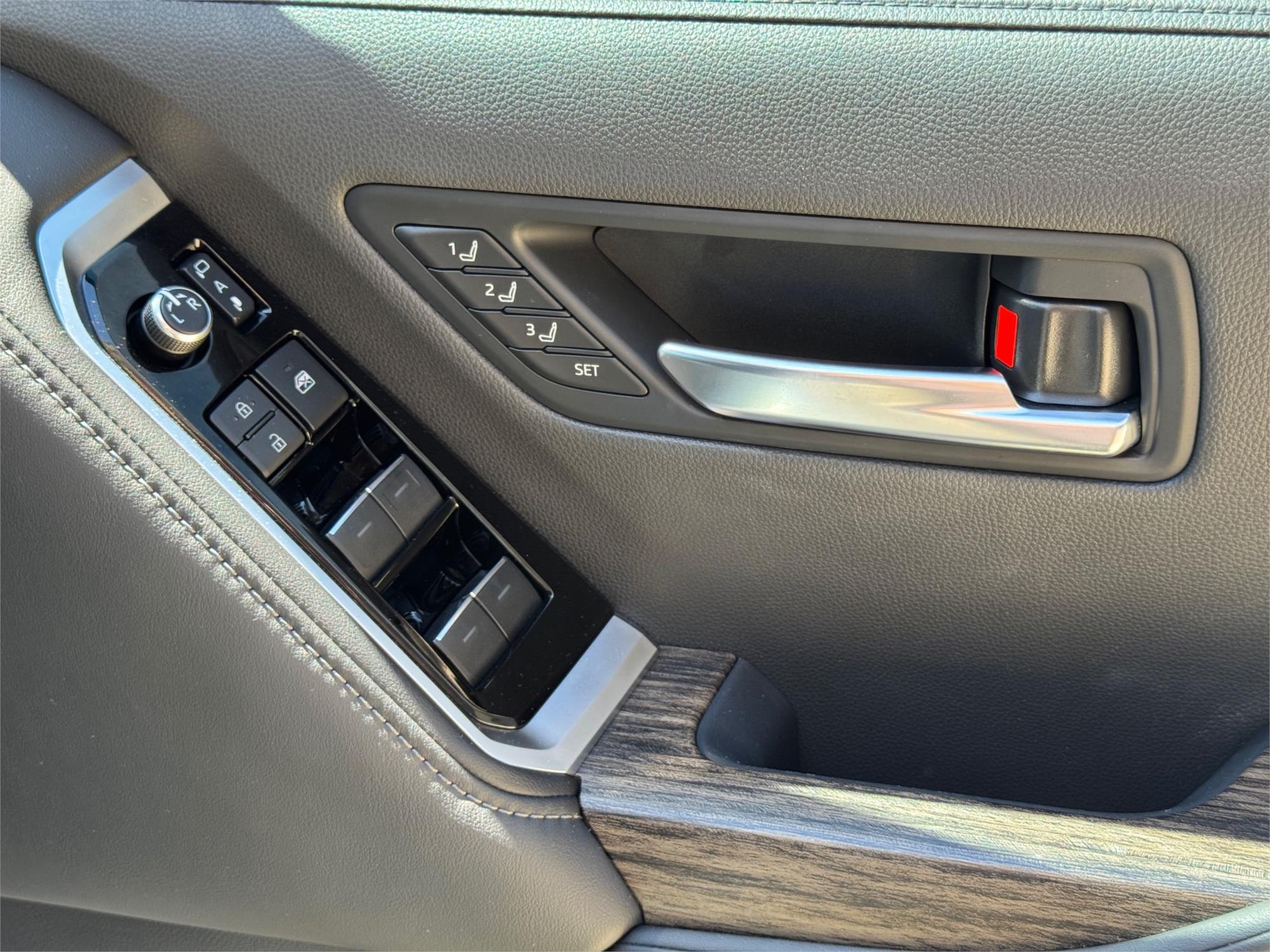 
								2022 Toyota Landcruiser Sahara full									