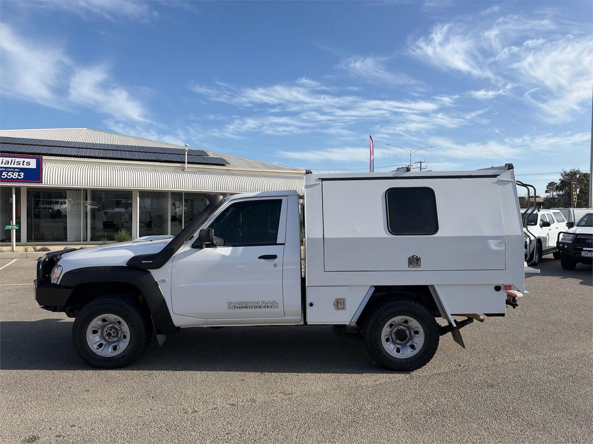 
								2012 Nissan Patrol DX full									