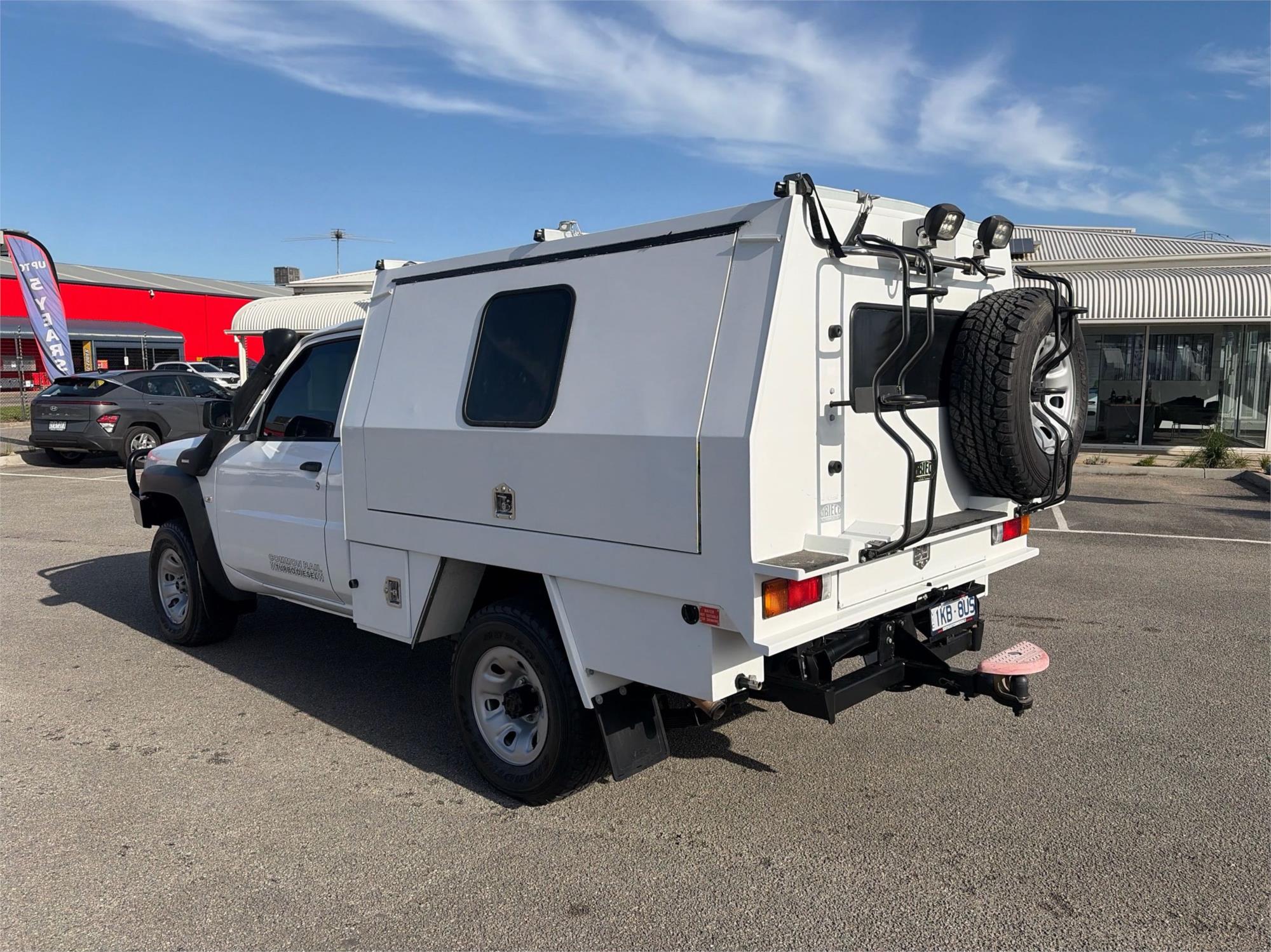 
								2012 Nissan Patrol DX full									
