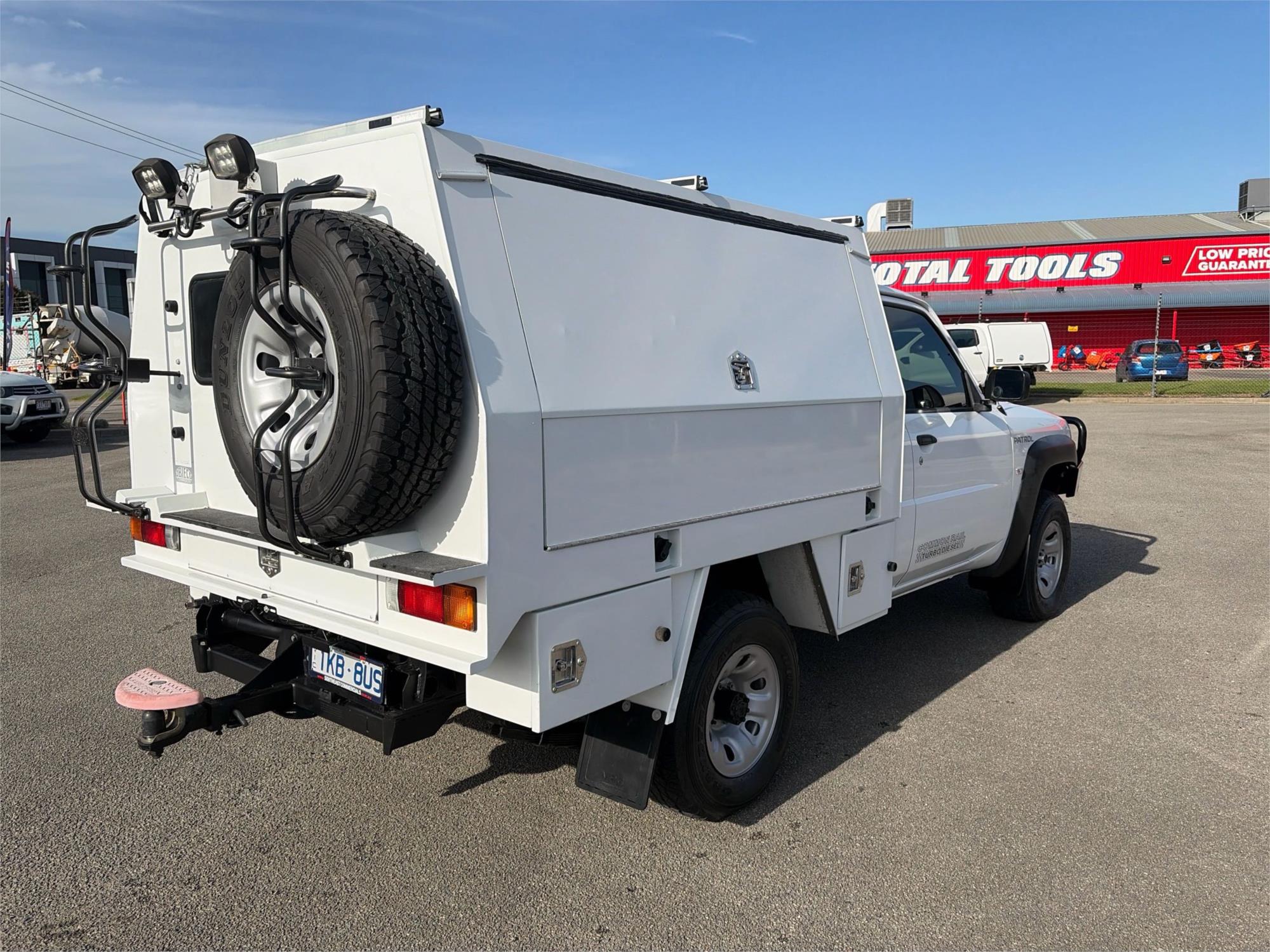 
								2012 Nissan Patrol DX full									