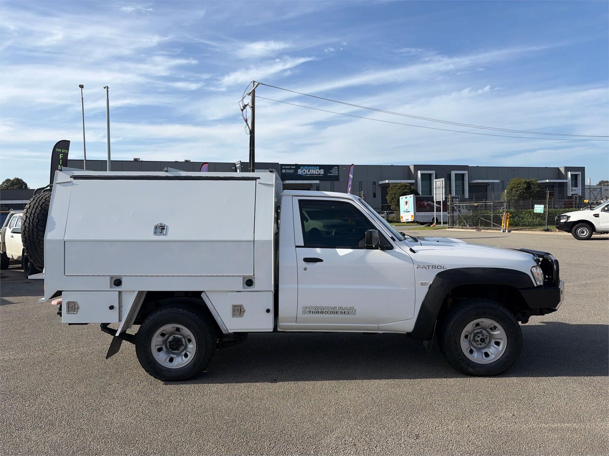 
								2012 Nissan Patrol DX full									