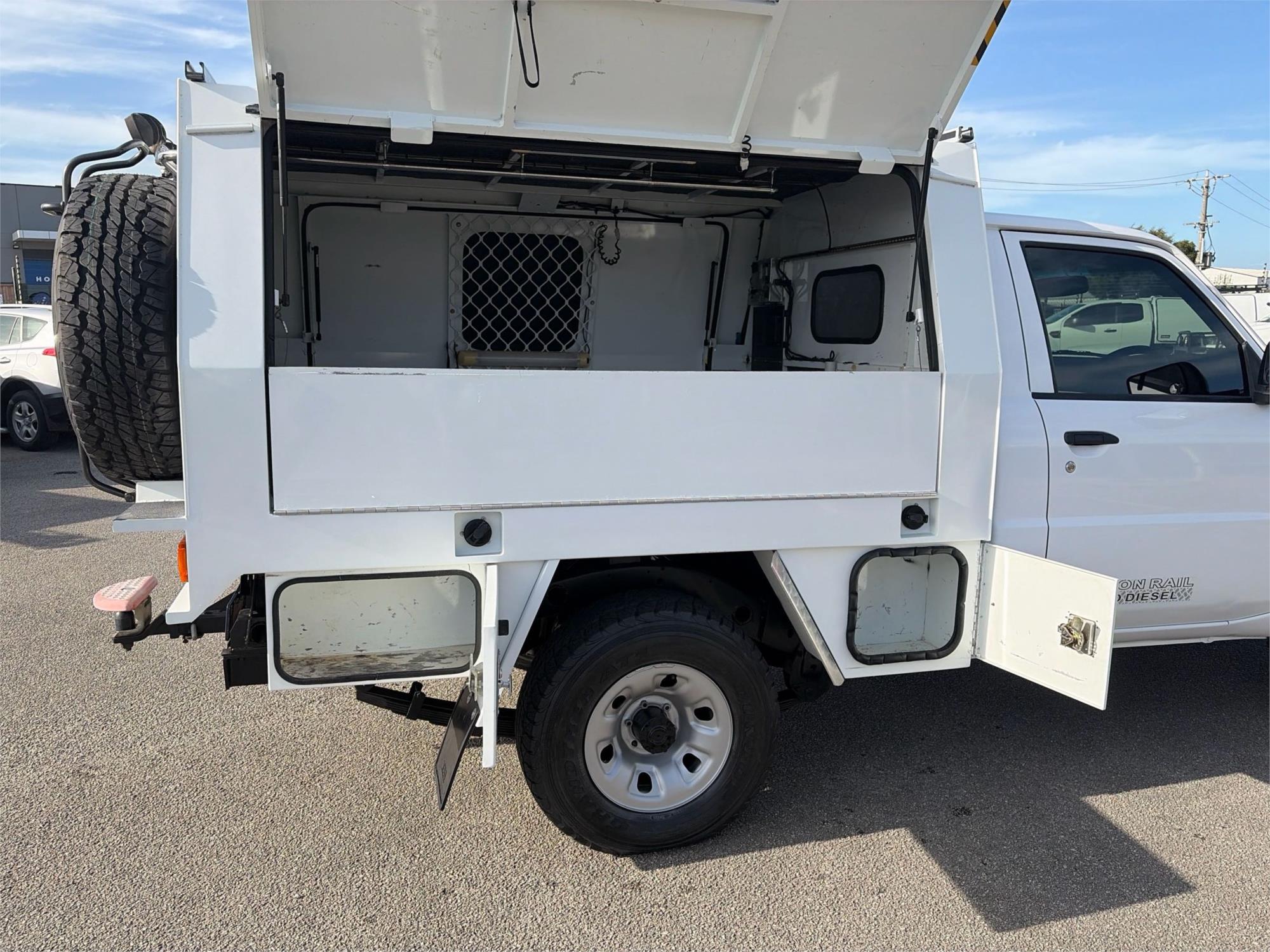 
								2012 Nissan Patrol DX full									