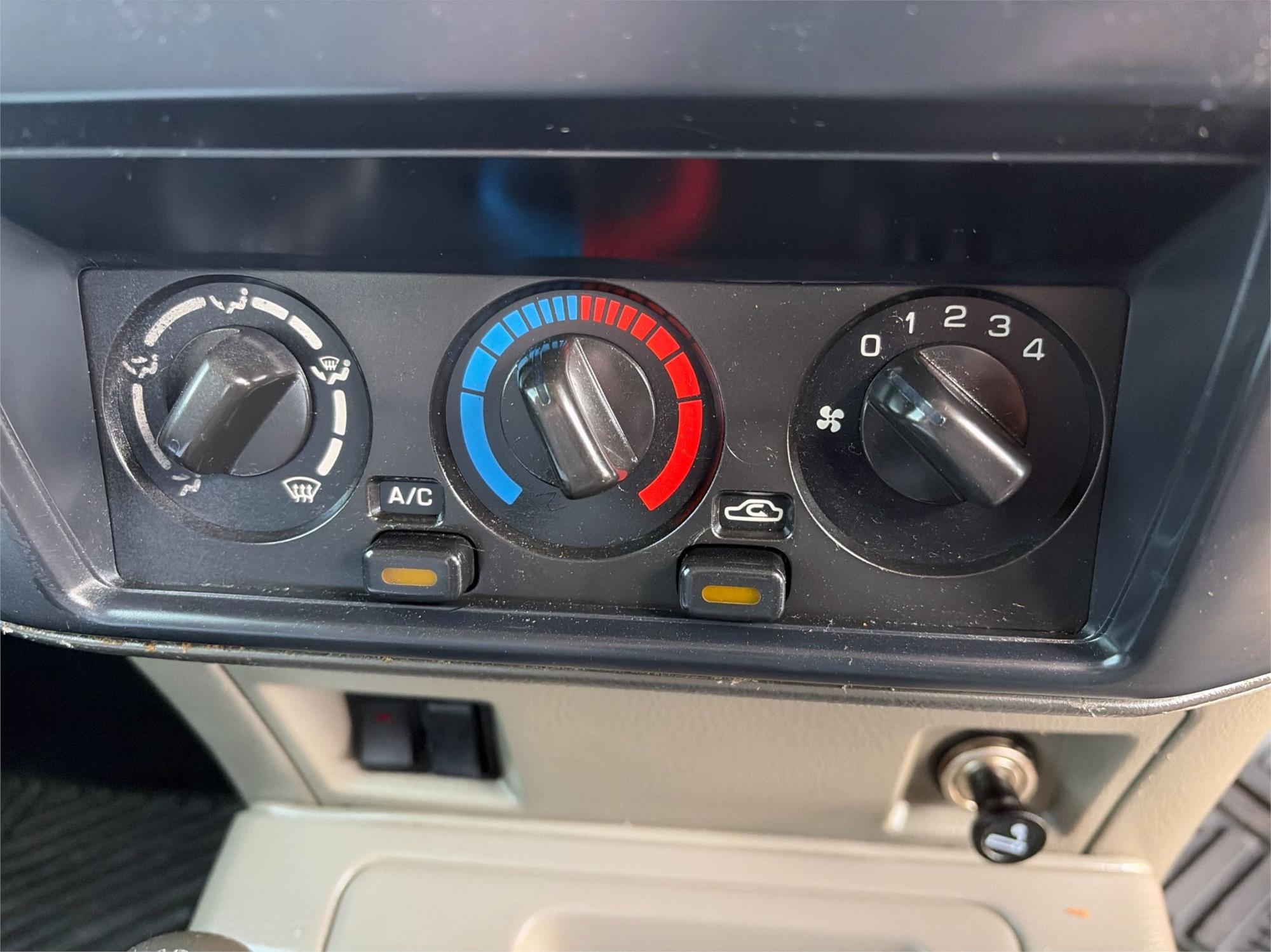 
								2012 Nissan Patrol DX full									